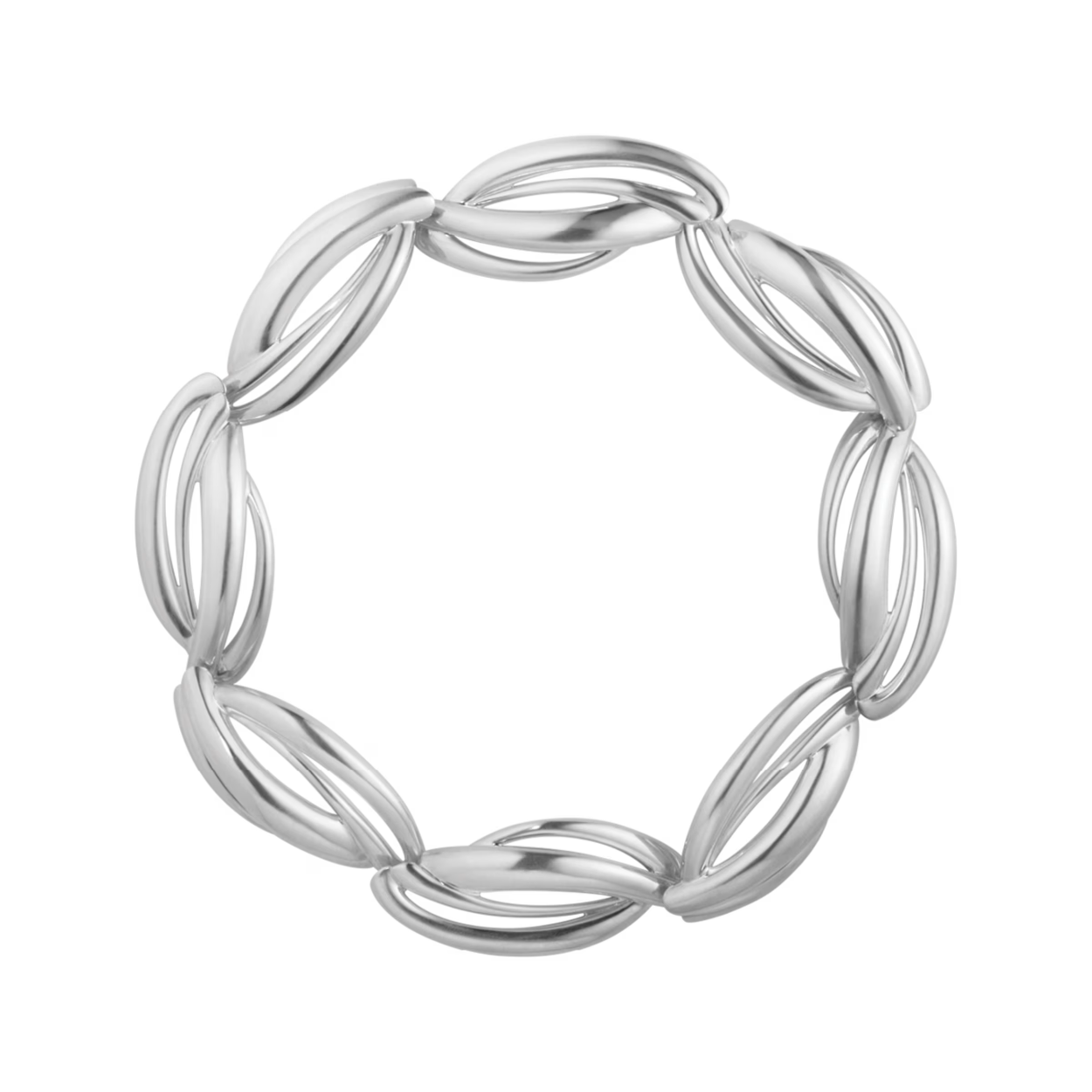 A sumptuous piece of jewellery design, the Arc necklace is one that does not go unnoticed. Designed around the signature shapes of the Arc collection, which blend organic forms with sharper edges, the piece beautifully wraps around the neck.