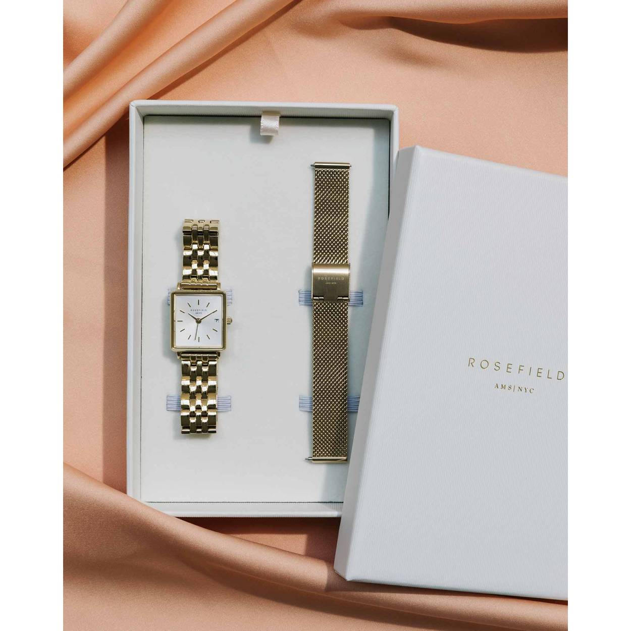 Twee cadeaus zijn beter dan een. Je favoriete Rosefield horloge met twee bijpassend bandjes. The Boxy XS White Gold en Mesh Gold bandje.