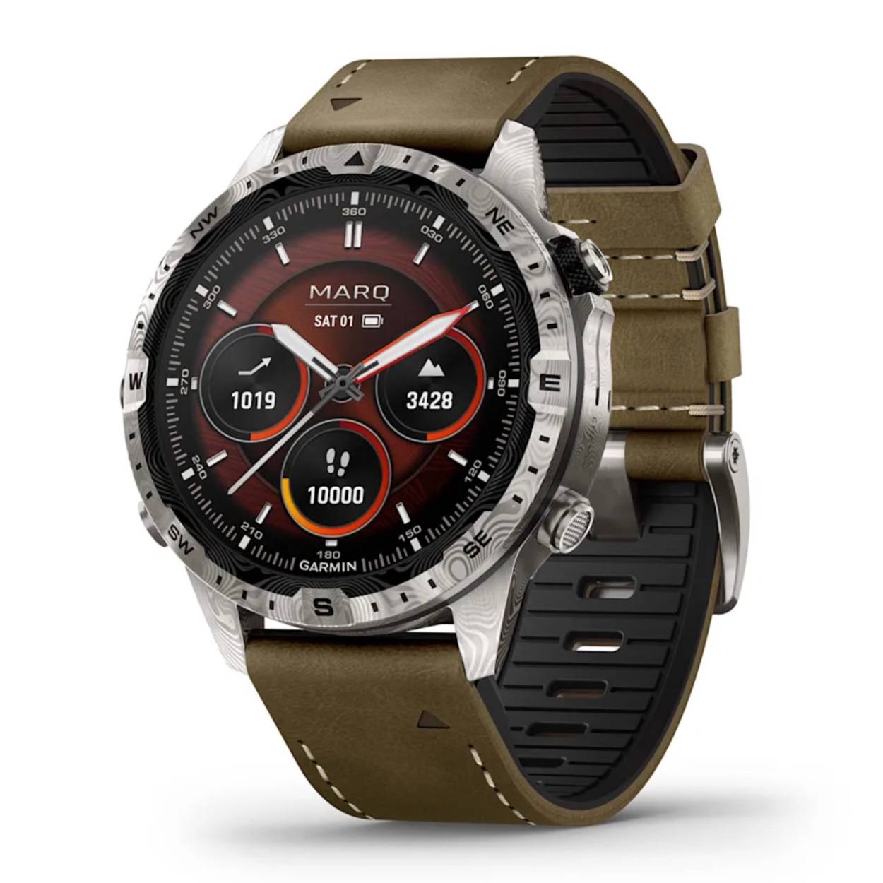 GARMIN MARQ 2 ADVENTURER DAMASCUS STEEL EDITION HORLOGE 010-03393-31

Garmin introduceert de tweede generatie van de bijzondere MARQ collectie. De vernieuwde lijn bestaat uit stijlvolle smartwatches die nog een stapje verder gaan dan de vorige generatie op het gebied van functionaliteit, schermresolutie en batterijduur. De MARQ 2 Adventurer Damascus Steel edition is het ideale horloge om al je grenzen te verleggen en nieuwe terreinen te ontdekken.

Het horloge is voorzien van een AMOLED touchscreen display met een verscherpt resolutie (390 X 390 pixels), zodat alles nog gedetailleerder wordt weergegeven. Het model begeleidt je in alle avonturen met uitgebreide voorgeladen kaarten, een oriëntatiefunctie, een ingebouwde navigatie en waarschuwingen bij snel veranderend weer. Natuurlijk meet dit horloge ook veranderingen van zuurstofniveaus in je lichaam, naarmate je je op grotere hoogte bevindt. Door de polshartslagtechnologie houdt het model je hartslag, stresscore en ademhaling bij. 

Naast deze specifieke outdoor functies, bezit dit horloge ook de functies die we gewend zijn van de Garmin MARQ serie. Dit betekent dat je met de Garmin MARQ 2 Adventurer contactloos kan betalen. Ook kan het horloge altijd verbonden worden met Spotify, WIFI  en je smartphone. Dankzij de vele voorgeladen activiteitenprofielen van tal van sporten is het mogelijk jouw prestaties en workouts nauwkeurig bij te houden. Ook blijf je met altijd op het juiste pad, dankzij GPS-/Glonass-positiebepaling, sensoren en het bekende Garmin Tracback navigatiefunctie.

De 010-03393-31 is een ingenieus outdoor smartwatch in een compact en verfijnt formaat. Hierdoor is het een betrouwbare en stijlvolle metgezel in veeleisende omstandigheden. De horlogekast (46mm) is gemaakt Damascus Staal. Dit materiaal wordt op een bijzondere manier gemaakt door middel van het op elkaar stapelen van een groot aantal lagen staal. Deze verschillende lagen worden op elkaar gesmeden en bewerkt. Hierdoor wordt staal heel erg sterk en duurzaam. Verder bevat het horloge een krasarm saffierglas en kan het tegen een druk van 10 bar (100 meter).

De donkergroen leren horlogeband is afgewerkt met hoge kwaliteit FKM rubber en wordt standaard bij dit model geleverd. Dankzij de gepattenteerde quickfit banden kun je razendsnel wisselen van horlogeband; een luxe leren band voor op het werk en een waterbestendige kunstof band voor tijdens het sporten. Pas het uiterlijk van jouw horloge aan, aan de omstandigheden en jouw stijl. Het model heeft een batterijduur van 16 dagen in smartwatch modus en 42 uur in GPS modus.

De Garmin MARQ 2 Adventurer Damascus Steel Edition 010-03393-31 is het meest inclusieve outdoor horloge op de markt en een onmisbaar accessoire voor avontuurlijke mannen. 