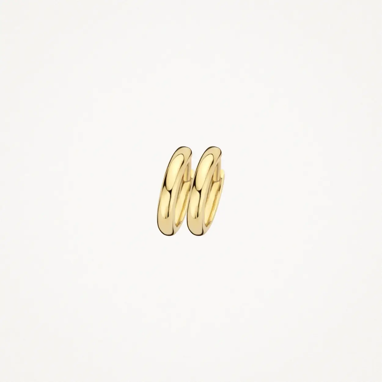 Eenvoudige, gladde oorringen zijn een absolute must-have. Deze 14k geelgouden exemplaren hebben een doorsnee van 2,1 mm. Draag ze op zichzelf of match ze met ander (oor)sieraden uit onze collectie. 
