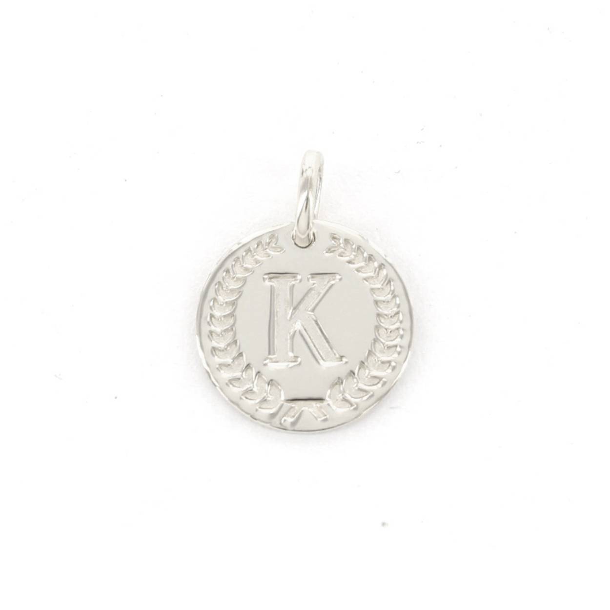 Voor deze hanger heb je een Imotionals ketting nodig. Imotionals kettingen hebben een klein oogje dat door de hanger past.

De collectie hangers en bedels van Imotionals bestaan uit initialen en symbolen. Kies je collier en bedel(s) naar keuze en creëer zo je gepersonaliseerde Necklace.  Je schuif de bedel aan het collier, de lengte kun je zelf bepalen, en hoe leuk is is om 2 of 3 lengtes samen te dragen. Creëer your own Necklace Party.

Imotionals is een zilveren sieradenlijn bestaande uit dunne colliers en hangertjes, het laatste in de vorm van initialen en symbolen. waarmee je door middel van colliers, initialen en symbolen expressie geeft aan jou gevoelens of gedachten.

Een letter sieraad zorgt ervoor dat je jouw look een persoonlijke touch kan geven. Kies voor je eigen letter of de letter van je beste vriendin, vriend, moeder of iemand anders die je dierbaar is. Je kunt er zelfs een hele naam aan hangen, met bijvoorbeeld een hartje of sterretje symbool voor extra betekenis. Ook mega leuk om te geven als cadeautje. Get it before it's gone!