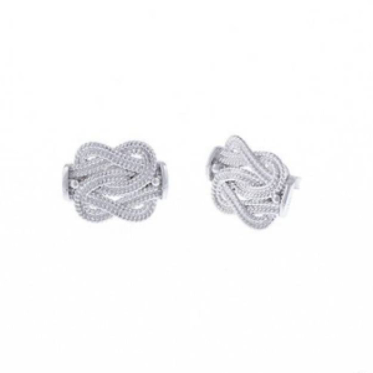 Deze grote Surinaamse mattenklopper oorstekers hebben een stijlvol Surinaams design met een goed oog voor de details. Deze Surinaamse mattenklopper oorstekers hebben een culturele betekenis.

Onze Surinaamse sieraden zijn bijna allemaal handgemaakt. Daardoor zijn bijna alle Surinaamse sieraden die wij aanbieden uniek!