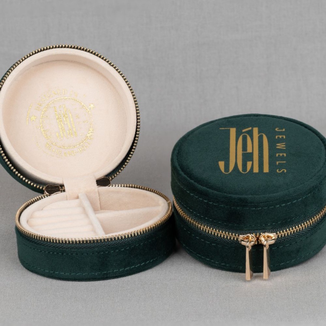 J&eacute;h Jewels travelcase! Ideaal voor mee op reis, een weekend weg of om thuis je sieraden in op te bergen. 