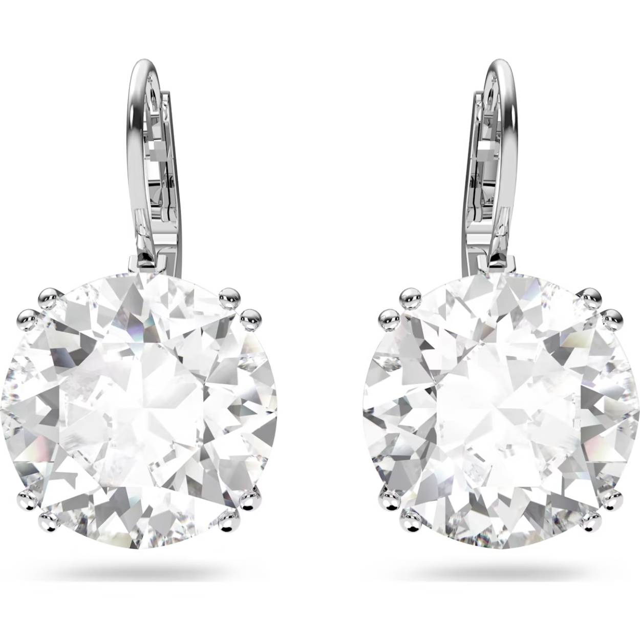 Deze elegante oorbellen vormen een tijdloze aanvulling op je dagelijkse looks. Het design is voorzien van heldere kristallen met ronde slijpvorm en afgewerkt met een gladde zetting met rhodium toplaag. Draag met een spijkerbroek, avondkleding of een strak pak, met dit veelzijdige design is alles mogelijk. Deze oorbellen maken onderdeel uit van de Millenia lijn en zijn ontworpen voor Collection III.