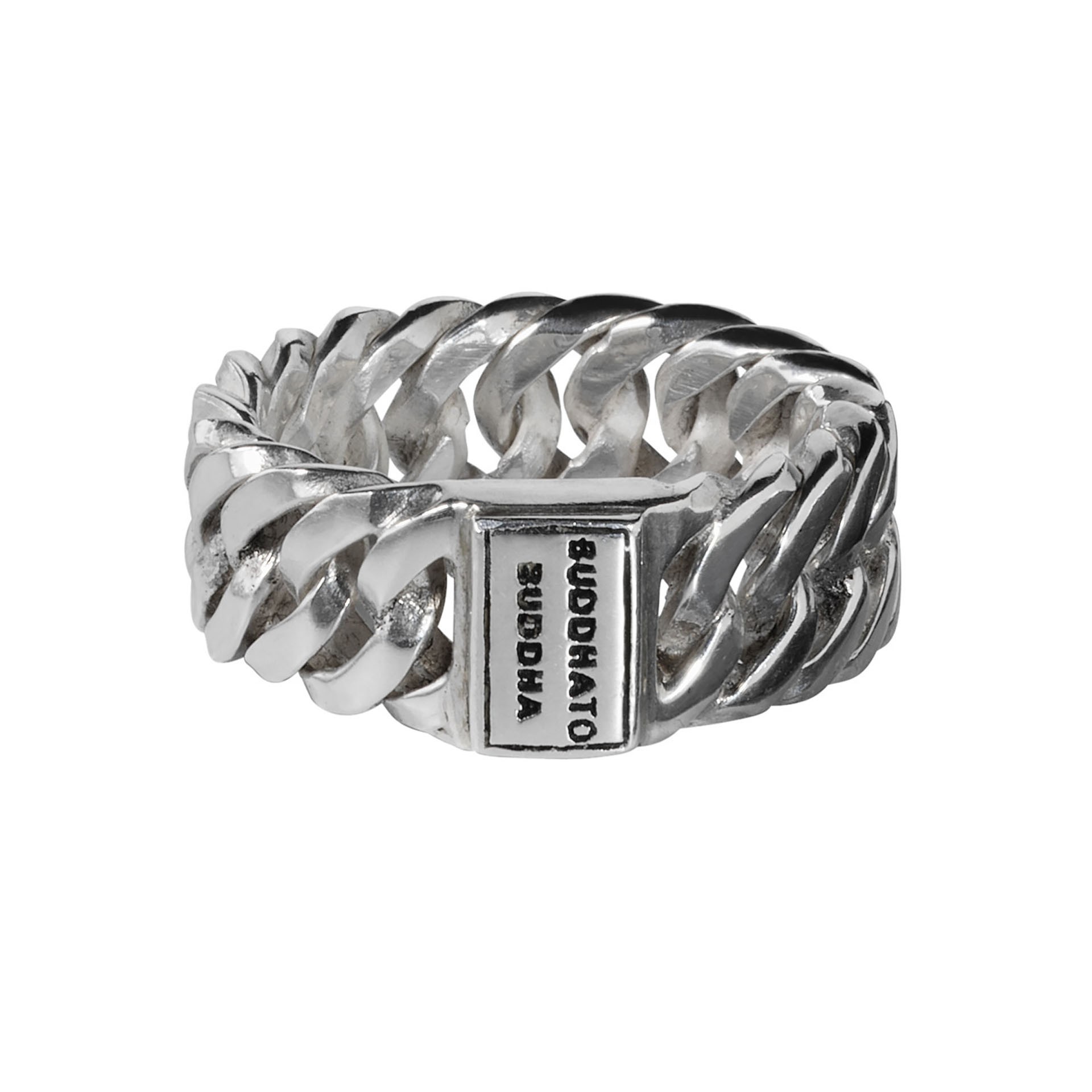 The Chain Small Ring: een echte bestseller op basis van de Chain schakel. Handgemaakt en tijdloos, de sterling zilveren ring kan perfect gecombineerd worden met andere sieraden uit de Chain familie, zoals bijvoorbeeld de armband of oorbellen. De Chain Small ring is smaller dan de Chain ring. Deze ring valt binnen categorie brede ringen.