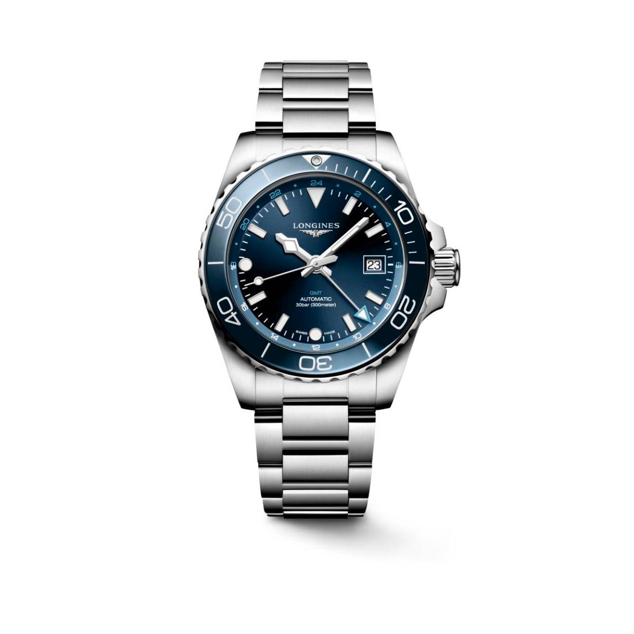 Dit Longines horloge behoort tot de HydroConquest GMT collectie.
Referentienummer: L3.790.4.96.6

De Longines is voorzien van een automatisch GMT kaliber L844 uurwerk met een gangreserve van 72 uur. De kast en band zijn gemaakt van roestvrij staal. Het horloge heeft een diameter van 41 mm en is getest op een waterdichtheid van 30 ATM / 300 meter. Het horloge is dus perfect geschikt als duikershorloge. De band is gemaakt van roestvrij staal. Dankzij de Super- LumiNova op de wijzers en indexen is het horloge ook in het donker duidelijk af te lezen. Het horloge heeft een krasbestendig saffierglas met meerdere lagen anti-reflecterende coating aan beide zijden

Horloges van Longines met automatische uurwerken genieten van een verlengde fabricagegarantie van 5 jaar. Deze langere garantieperiode onderstreept de uitzonderlijke kwaliteit en het vakmanschap van de automatische uurwerken van Longines