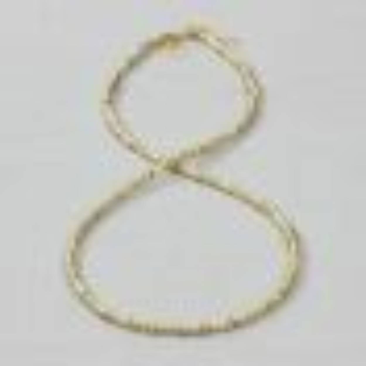 Collier met buisjes en balletjes gemaakt van Goldfilled. Combineer dit collier met de bijpassende armband en ga voor een complete look!