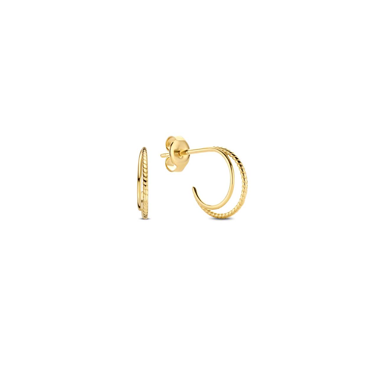 De Twister Twin Hoops zijn gemaakt van 14K goud. De dubbele oorbellen hebben een gladde en gedraaide ring. De elegante uitstraling van de oorbellen zijn voldoende opzich maar ook perfect om te combineren met andere oorsieraden.