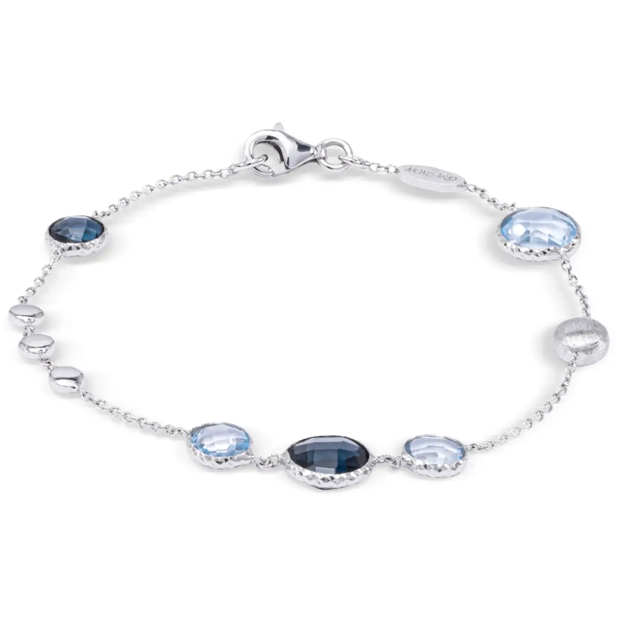 Laat jezelf stralen met de JH Brummer Armband van Witgoud, bestaande uit 3 delen en met een lengte van 19.0 cm, vervaardigd van hoogwaardig 14-karaats. Deze prachtige armband, met zijn betoverende London en Blue Topaas, voegt een vleugje elegantie toe aan elke outfit. Ontdek de tijdloze schoonheid en verfijning van JH Brummer met dit schitterende sieraad.