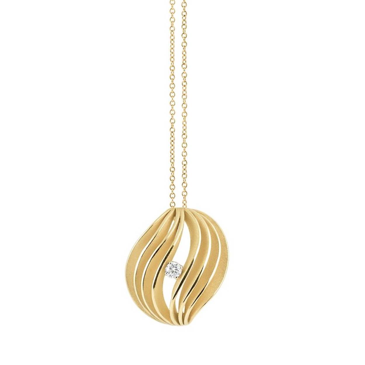 18krt geelgouden collier met diamant 0,10crt uit de Velaa Star Collectie van Annamaria Cammilli. De kleur van het collier is yellow sunrise, een warm geel dat de energie van de zon uitstraalt en een ongekende charme uitstraalt.

Referentienummer: GPE3252U