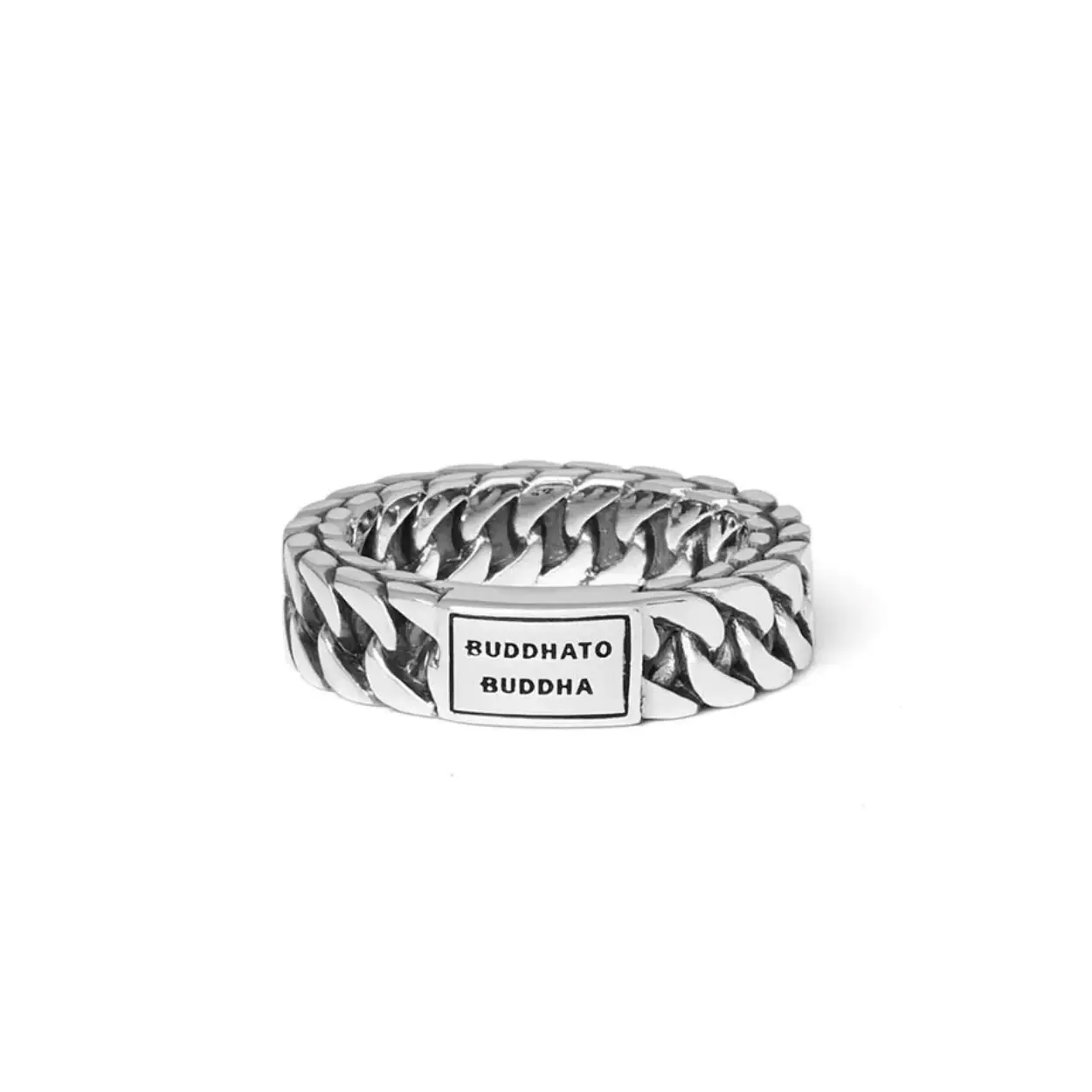 Deze prachtige Esther Small Ring Silver is gemaakt van hoogwaardig zilver en heeft een klassiek ontwerp met subtiele details. De ring is perfect voor dagelijks gebruik en past bij elke outfit. Draag hem alleen voor een minimalistische look of combineer met andere ringen voor een meer opvallende stijl. Een tijdloos sieraad dat niet mag ontbreken in jouw collectie!