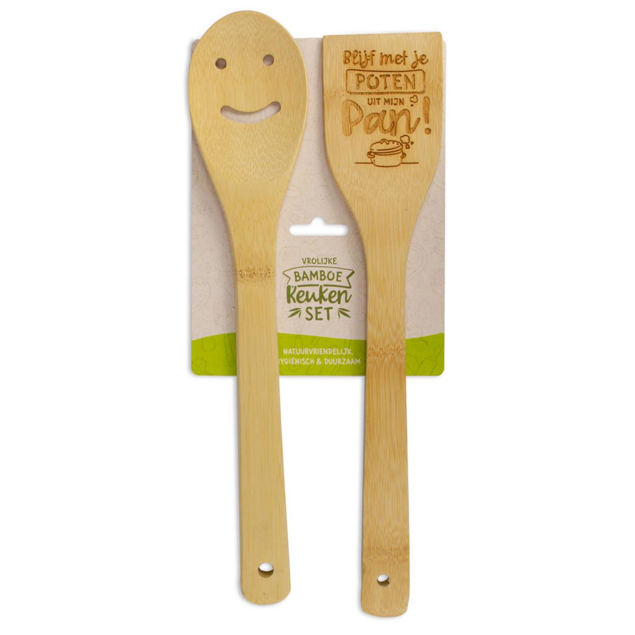 De spatel en lepel in de keukenset van uw keukengerei groothandel, zijn gemaakt van stevig, duurzaam bamboe. De keukenset is daarmee dus een 100% natuurproduct. Dit betekent dat elke spatel en lepel uniek zijn in kleur en tekst. De keukensets die u van uw keukengerei groothandel ontvangt, kunnen dus enigszins afwijken van de foto’s die u op onze website en in onze webshop ziet.