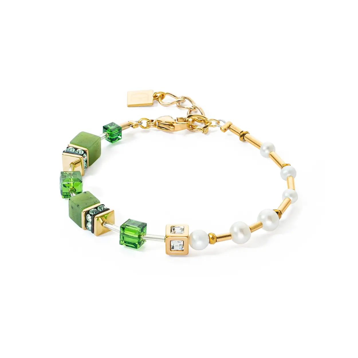 Coeur de Lion armband in verguld staal, met nefriet, zoetwater parel, strass rondellen en Swarovski kristal. De armband is uit te breiden tot een set met een bijpassend collier en oorhangers