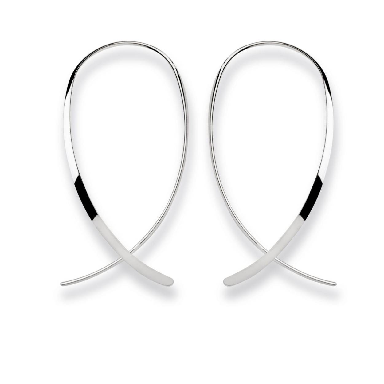 
Deze elegante zilveren hoepeloorbellen zijn perfect voor zowel formele als informele gelegenheden. Combineer ze met andere zilveren sieraden voor een stijlvolle look.