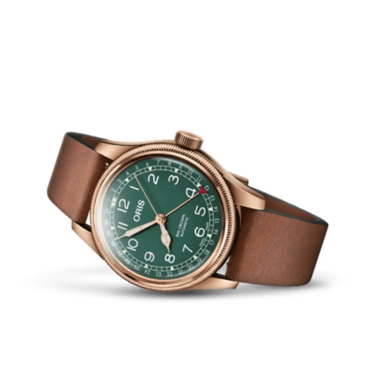 Deze bronzen versie van de Big Crown Pointer is ter viering van het 80 jarige bestaan van de gelijknamige serie horloges van Oris. Voor het eerst geïntroduceerd in 1938 en ontworpen voor piloten met handschoenen, is de Big Crown Pointer Date ons kenmerkende ontwerp. Deze fraaie 80e verjaardag editie in brons viert de bijzondere rol die het heeft gespeeld in het Oris-verhaal. De Big Crown Pointer Date staat bekend om zijn oversized kroon en de datumaanduidingswijzer. Beide kenmerken zijn al acht decennia een constant element sinds het ontwerp werd geïntroduceerd, een periode die wordt gevierd met deze speciale editie. Het horloge heeft een kast, kroon, bezel en gesp die zijn gegoten uit natuurlijk patinerend brons.