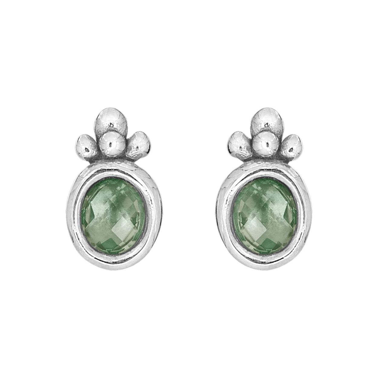 Deze sterling zilveren oorknoppen bevatten beide een groene kwarts steentje van 6 x 5 mm.