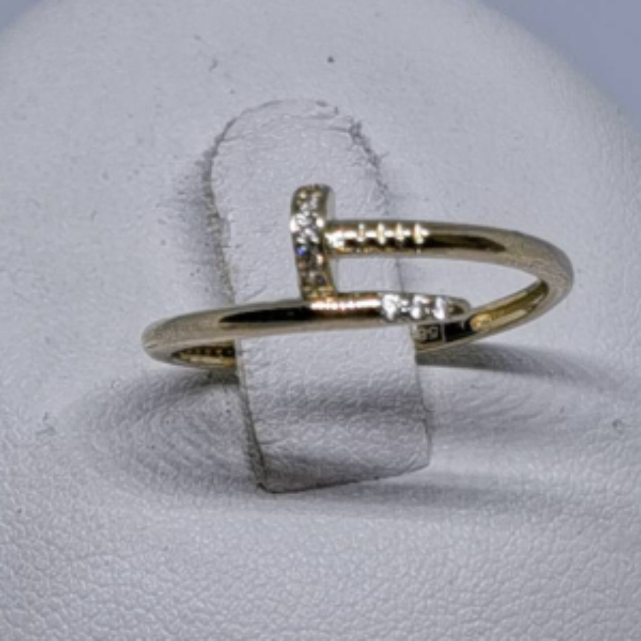 14 Karaat geel gouden design ring met zirkonia. 
