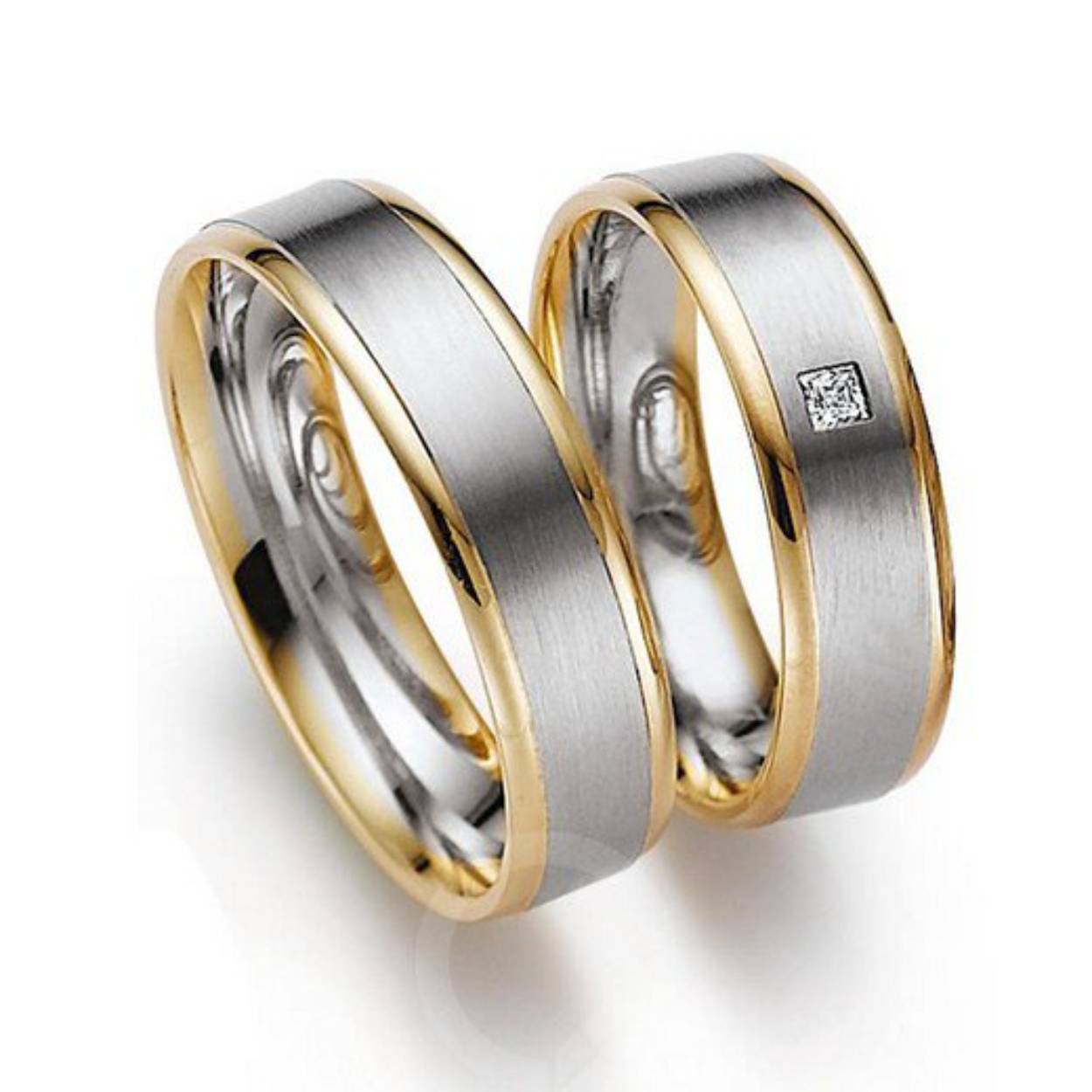 14 karaat bicolor trouwringen  G/W/G 5.5mm. De damesring is gezet met 0.04 princess