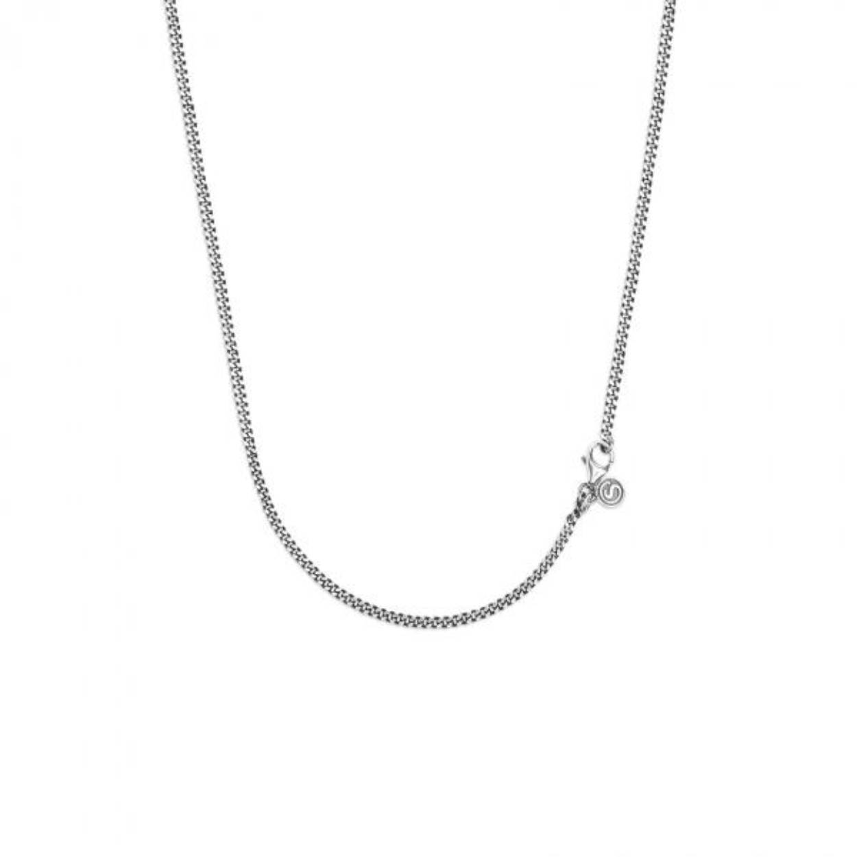 Verfijnde zilveren schakel ketting, verkrijgbaar in verschillende lengte maten 45  & 50cm. Deze zilveren schakel ketting met karabijnhaak sluining is gemaakt van 925 sterling zilver. De ketting kan zowel met als zonder hanger gedragen worden. Deze basis ketting combineerd heel makkelijk en kan eigenlijk overal bij gedragen worden. 