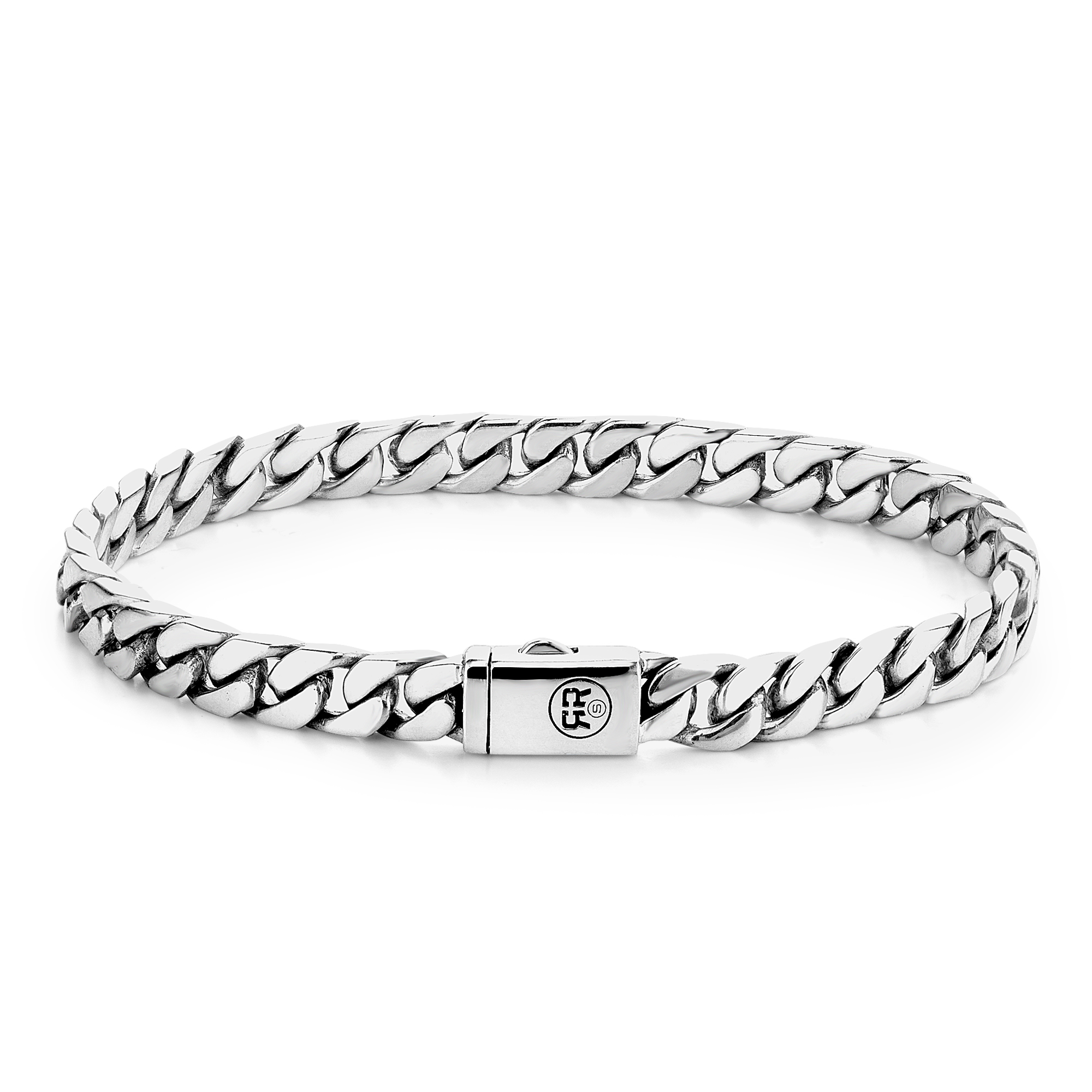 De Tartaros Small is de fijnere versie van de Tartaros. Deze smallere armband met gourmette schakels is uiteraard ook handgemaakt door onze ambachtslieden van 925 sterling silver en is 7 mm breed. Verkrijgbaar in vijf maten en geschikt voor mannen en vrouwen. Het accent ligt op de schakels doordat de sluiting er fraai in is verwerkt. Deze armband laat zich makkelijk combineren met andere armbanden van zilver, leer of bijvoorbeeld onze kralenarmbanden van edelsteen.