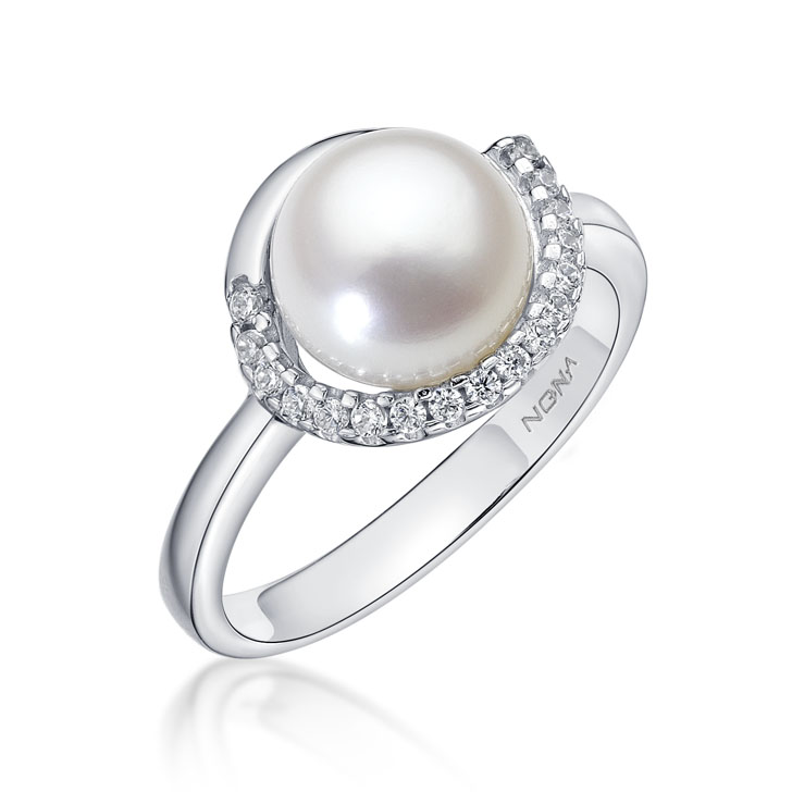 Zilveren ring met parel en zirkonium steentjes
Maat: 54