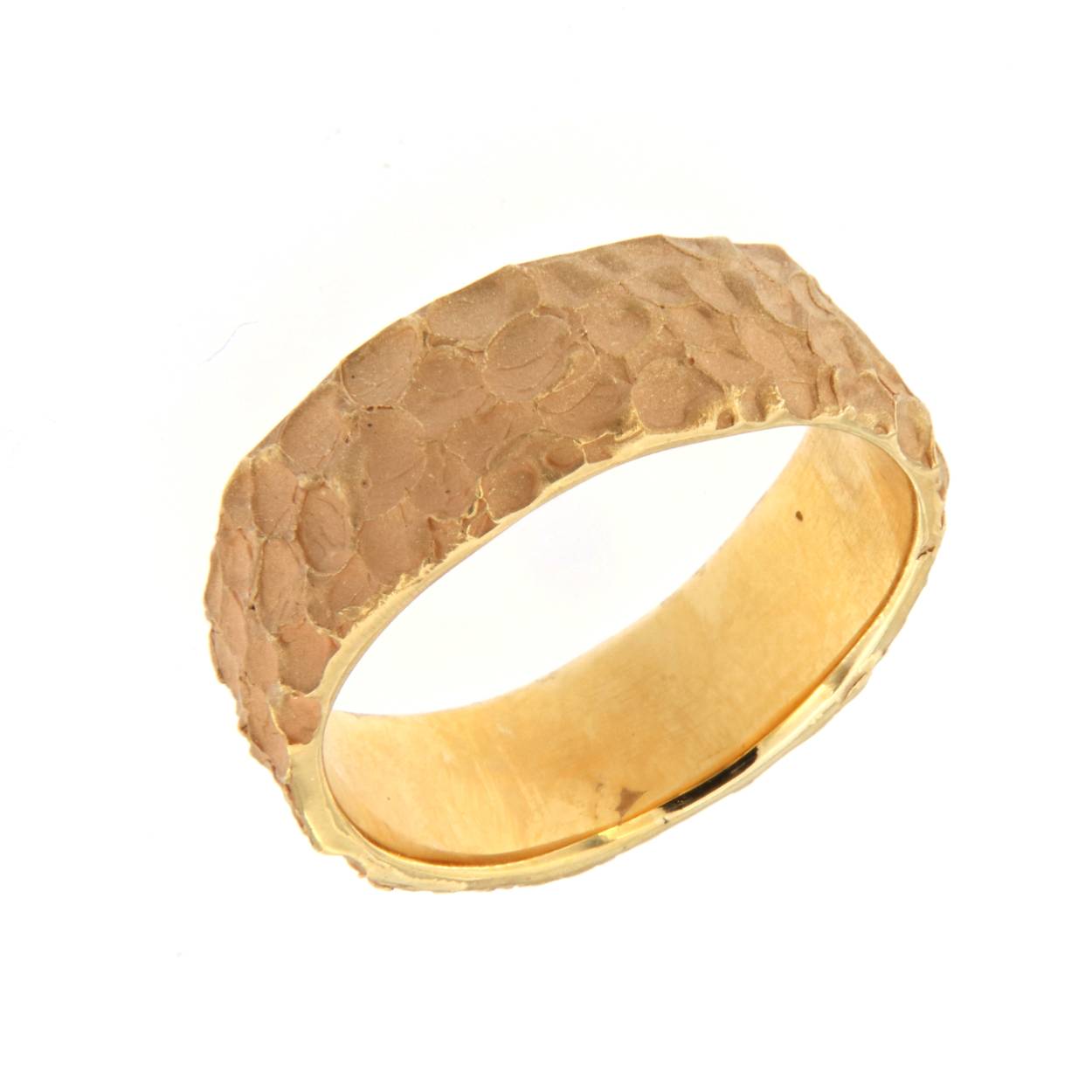 Geelgouden ring 18kt uit eigen atelier
Kan ook als trouwring of vriendschapsring gedragen worden
Iedere ring is uniek (wij maken geen kopies maar maken ze op maat voor u)