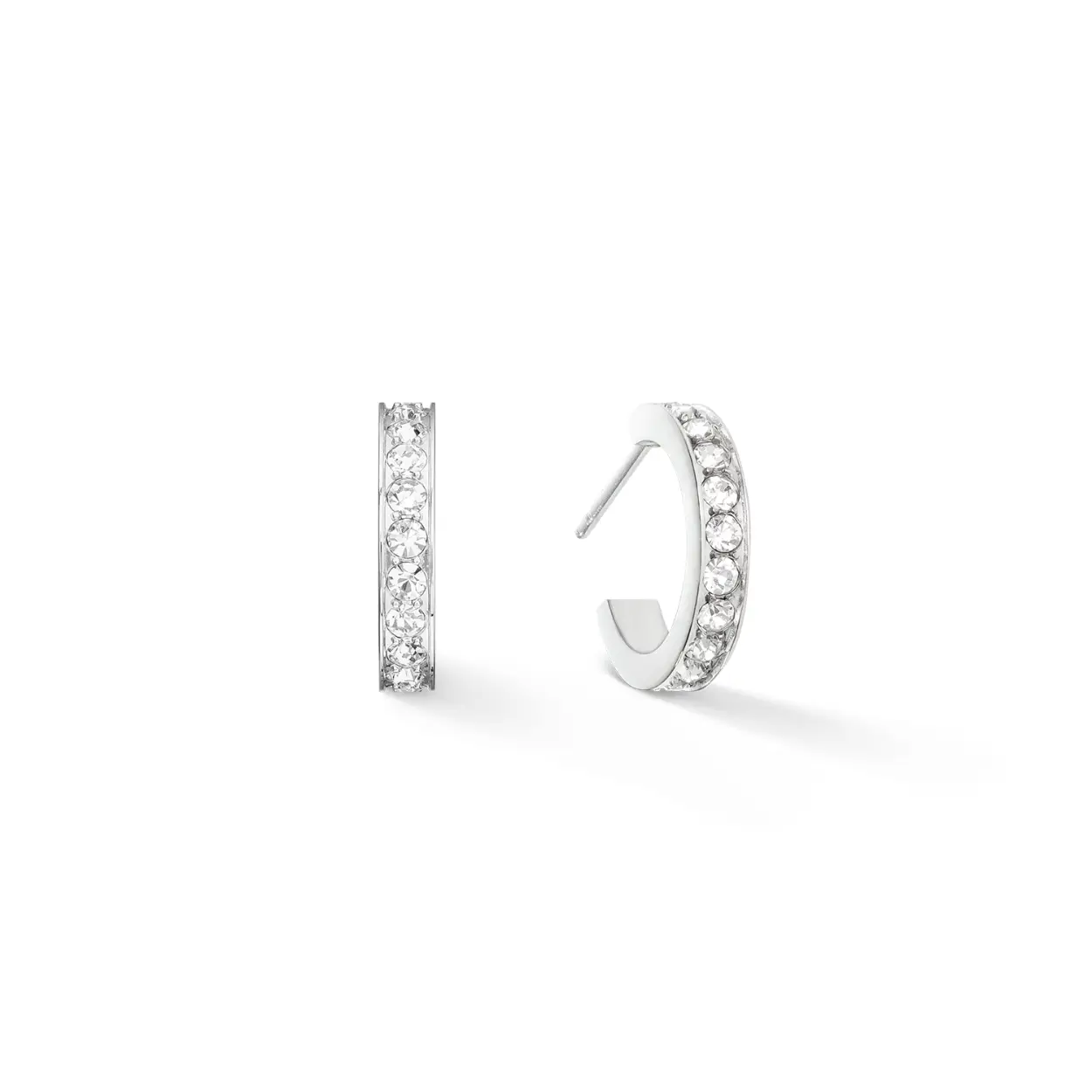 Dit zijn oorknopjes van het merk Coeur de Lion gemaakt voor dames.
Het materiaal is staal met zilverkleurig crystal steentjes.