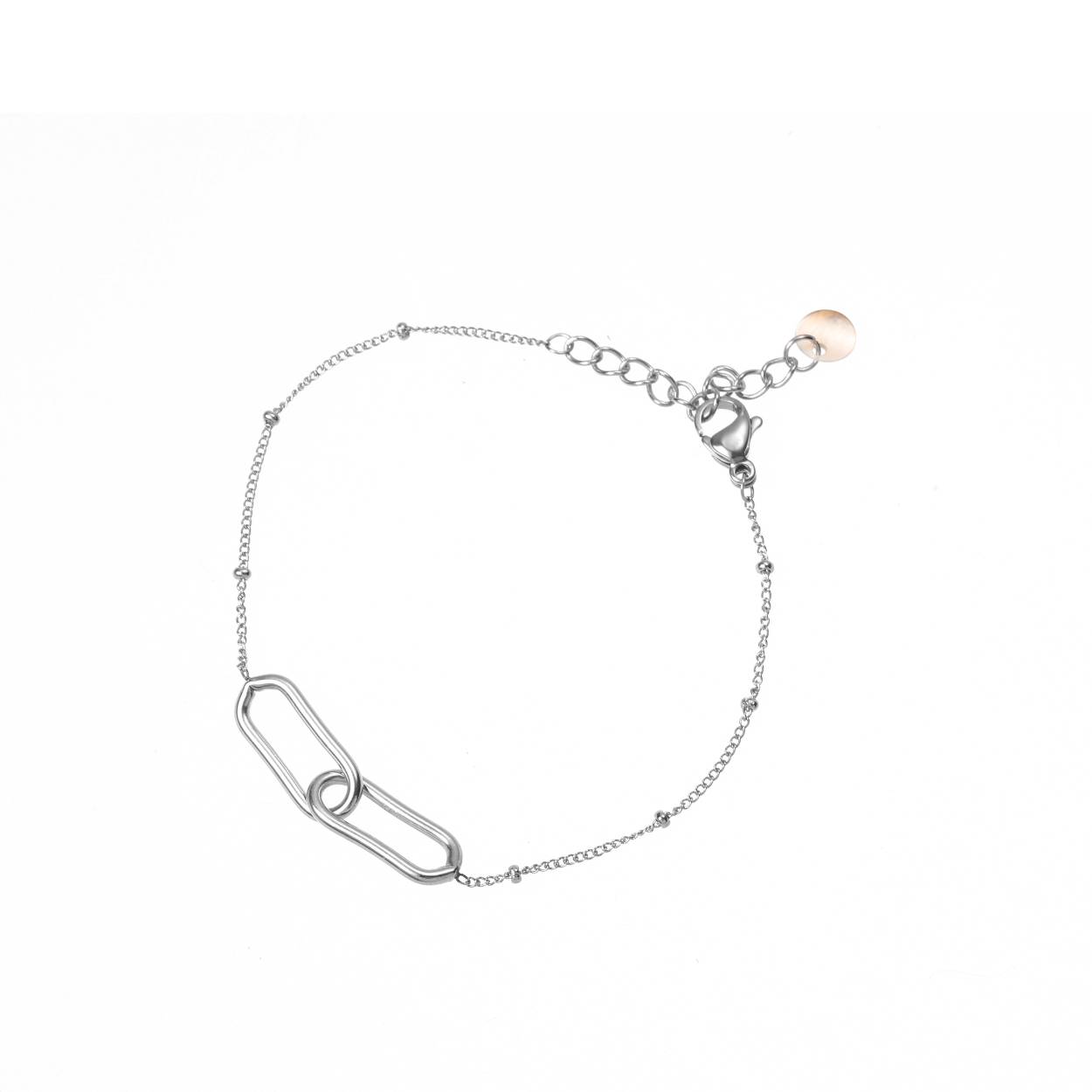  Van simpele subtiele kralenbandjes tot bredere statement stukken, we ontdekken steeds weer de nieuwste trends en passen deze toe in al onze designs.

De vele ontwerpen armbanden in onze collectie zijn goed met elkaar te combineren om een leuke armparty te creëren, maar ook met 1 armband maak je je outfit al compleet.

Waar onze bijoux armbanden vaak net wat stoerder zijn, vind je in onze stainless steel collectie (te herkennen aan de kraftbruine kaartjes) dunnere en fijnere armbandjes.