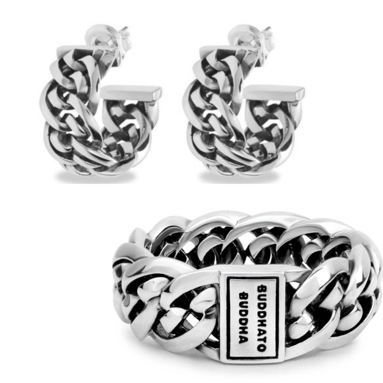 De Nathalie Small ring is een van de bekendste ringen uit de Heritage collectie op basis van de Nathalie schakel. De aparte dubbele schakel maakt deze sterling zilveren ring tot een echte blikvanger. Creëer een vlotte en stoere look met deze tijdloze en handgemaakte ring. De Nathalie Small Ring is smaller dan de Nathalie Ring. Deze ring valt in de categorie smalle ringen.

De Nathalie oorbellen zijn prachtige sterling zilveren oorbellen op basis van de Nathalie schakel. De Nathalie schakel is een van de bekendste ontwerpen in onze collectie. De kenmerkende dubbele schakel maakt deze oorbellen tot een echte blikvanger. Creëer een vlotte en stoere look met deze tijdloze pieces!

VERGEET DE RINGMAAT NIET TE VERMELDEN BIJ OPMERKINGEN!