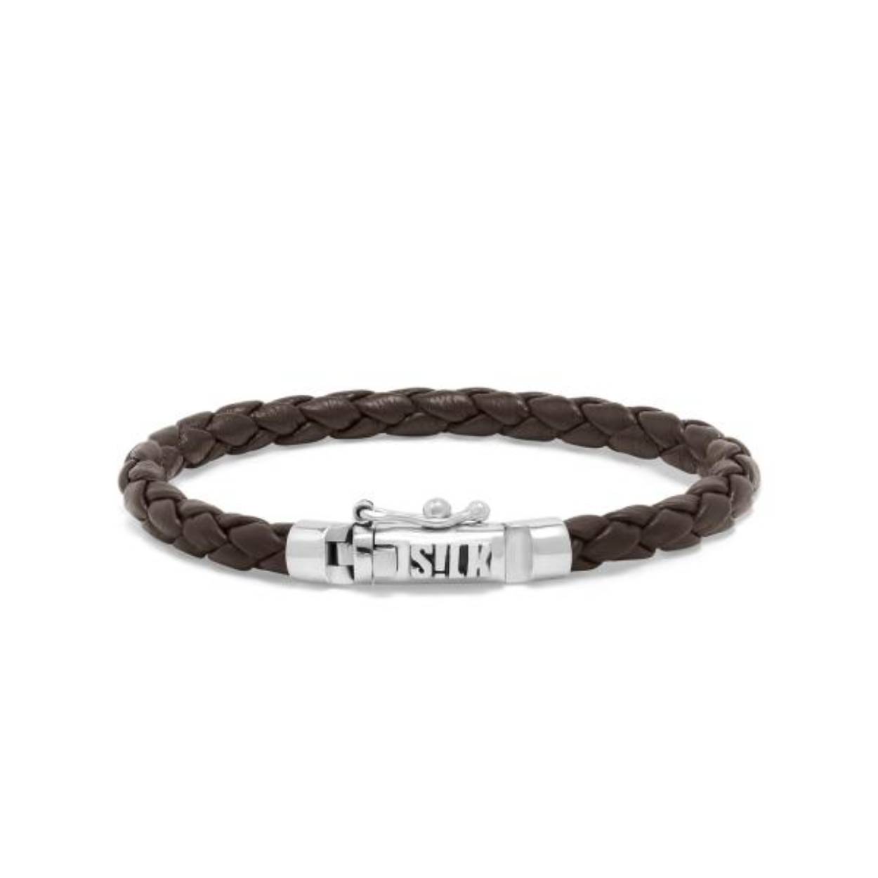 Dit bruine lederen armbandje is subtiel gevlochten voor een klassieke uitstraling en sluit elegant met een bakslotje. Het zachte, met de hand gevlochten leer belooft niet alleen comfort, maar ook een tijdloze esthetiek. Creëer een unieke look door deze armband te combineren met de slanke zilveren armbanden uit de Fox collectie. Maak een statement van zelfexpressie en onderscheid jezelf met deze prachtige armband, waar vakmanschap en stijl samenkomen.