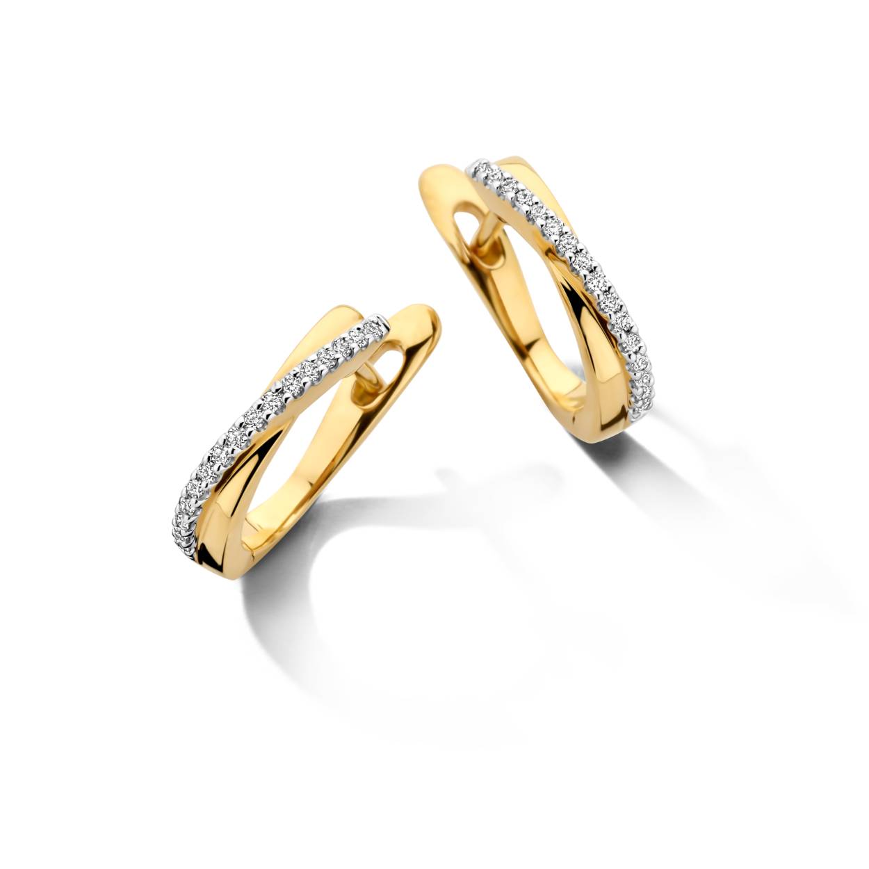 Geelgouden creolen 18Kt met diamant 0.09ct