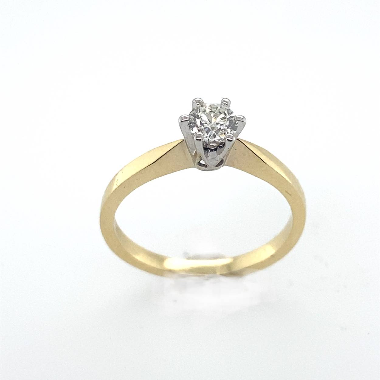 geelgouden R&S solitair model Gentille met 0.24crt diamant P/W
