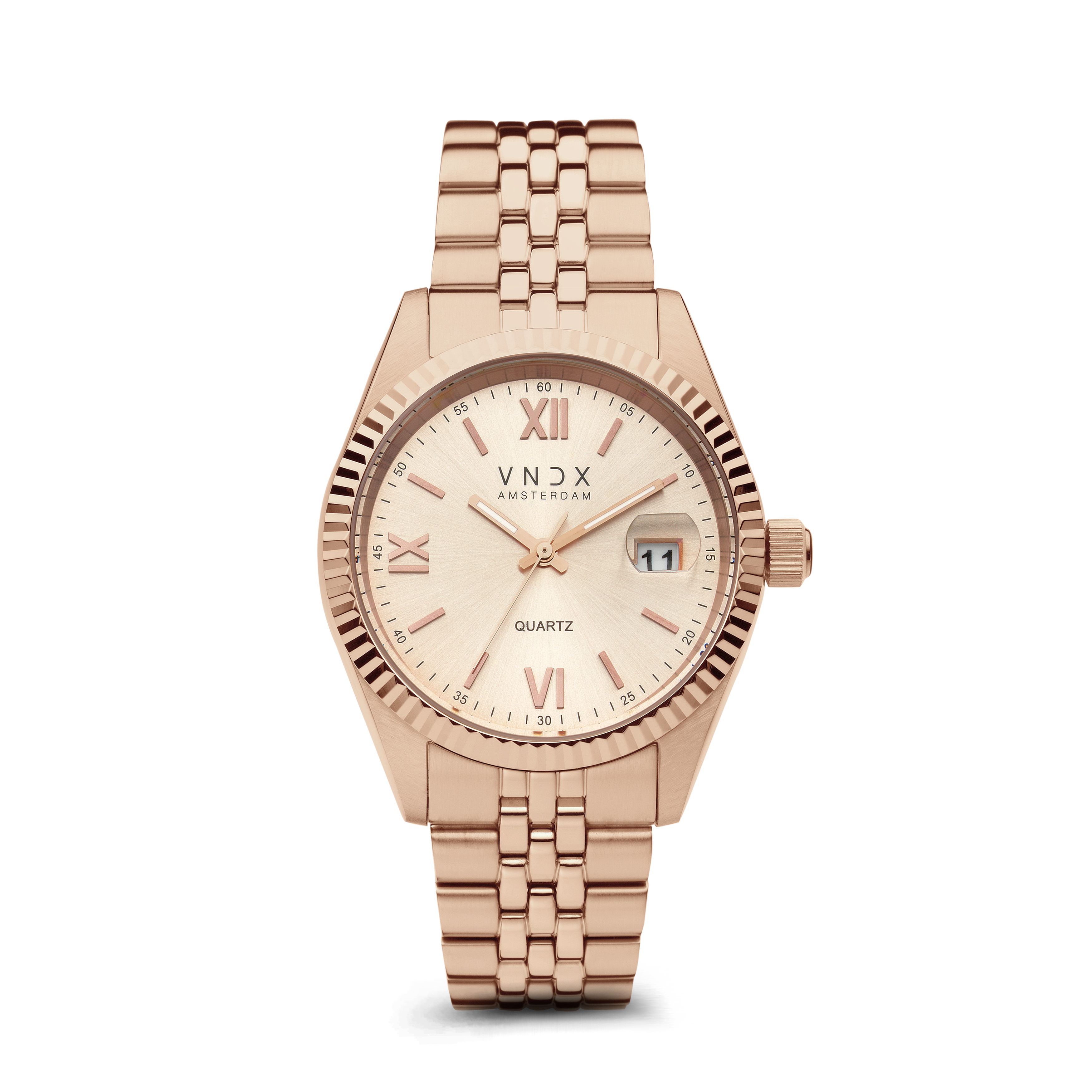 De Dare Devil XL Rosé, het horloge dat tot in detail is gemaakt om op te vallen. De diameter van haar kast is 40 mm kwaliteit en daarmee een eyecatcher om je pols. Met de rosé-kleurige roestvrijstalen schakelband kun je de Dare Devil perfect aanpassen op jouw polsmaat, zo ben jij één met je horloge.

Haar klassieke design zorgt ervoor dat je Dare Devil laat zien waarvoor je staat. Wanneer je haar van dichterbij ontdekt, zie je de prachtige rosé wijzerplaat, voorzien van een iets donkere rosé-gouden index met datumaanduiding. Zo ben jij nooit te laat voor je feestje, afspraak of deadline.

Ben jij een Dare Devil die houd van feestjes of nachtelijke avonturen, ook dan zal de Dare Devil het perfecte horloge voor je zijn. Jouw Dare Devil is voorzien van lichtgevende wijzers, die zorgen voor een “Glow in the dark” effect. Zo zorgt je Dare Devil ervoor dat jij Never too late bent!

Wees jezelf, Creer je eigen stijl en kies je eigen pad! Just be a Dare Devil, It’s Never Too Late!
