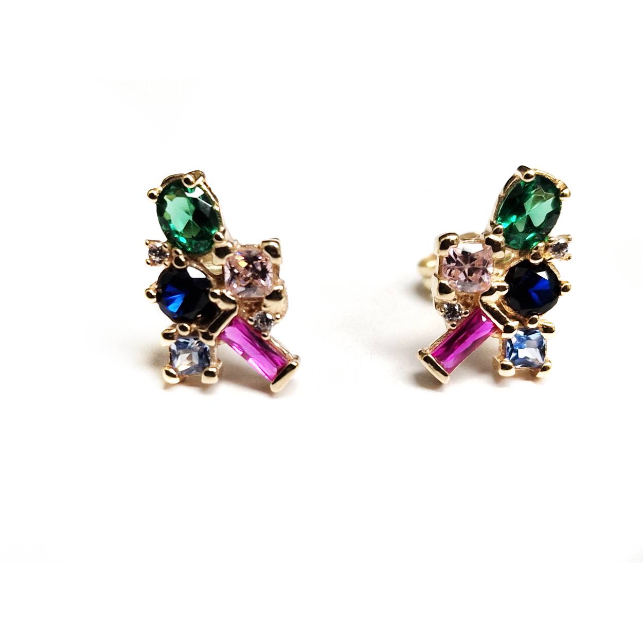 Deze oorhangers zijn van het merk Swing Jewels. Het is een damessieraad.