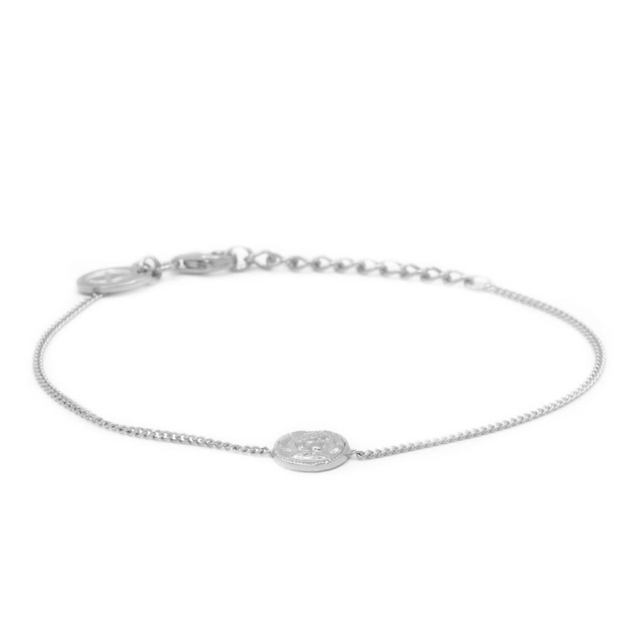 Bracelet Coin Silver

SKU	                        94043
Kleur	                        Kristal
Materiaal	                Zilver
Merk	                        Karma Jewelry
Lengte Armband	16 - 20 cm

Draag de armband Coin Silver alleen of combineer deze met andere uit de KARMA-collectie