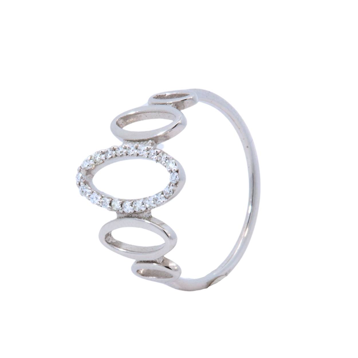 18kt witgouden ring met diamanten.
