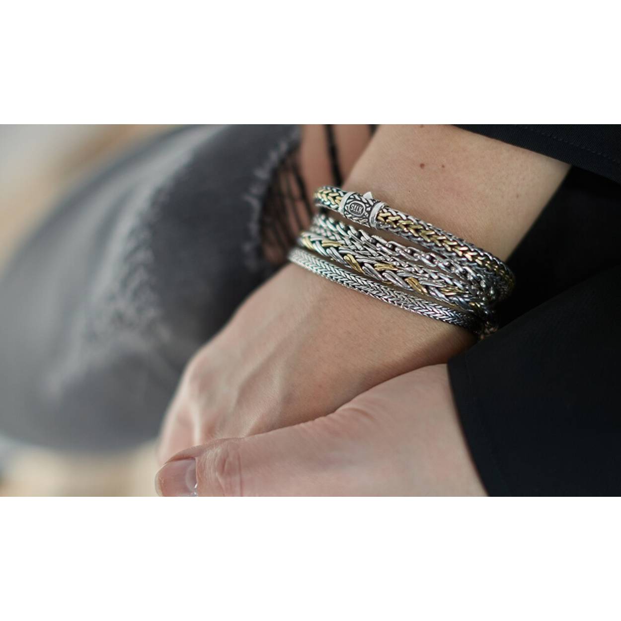 Zilveren / messing  massieve armband. Op verschillende lengtes leverbaar