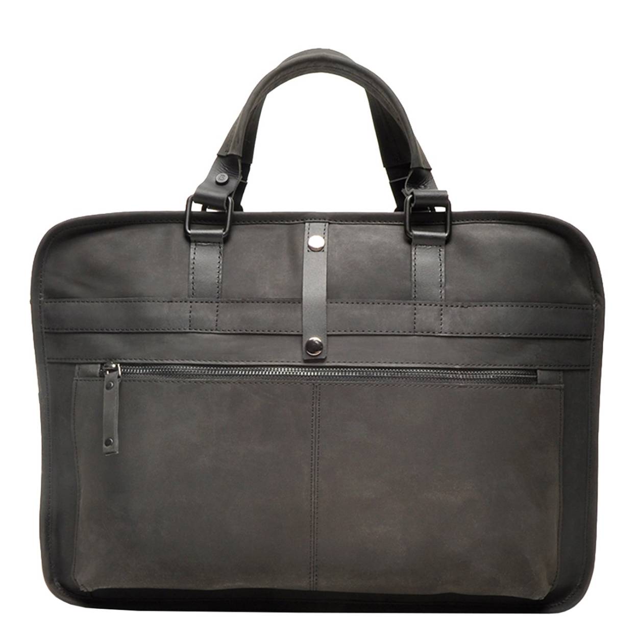 Deze nieuwe en praktische laptoptas heeft een uniek systeem waardoor de tas extra wijd opent. Dit komt door de toepassing van een innovatieve ritssluiting met beugel, vergelijkbaar met de ouderwetse dokterstas. Hierdoor is de tas extra overzichtelijk als je hem opent en bovendien staat de tas als een huis, open of dicht. De voorzijde is prachtig sober ontworpen, wat niet wil zeggen dat de tas niet functioneel is. Integendeel. Achter de robuuste uitstraling gaat een verfijnde en functionele indeling schuil, uitgevoerd met donkerblauwe voering. Deze businesstas heeft een groot hoofdvak met daarin een laptop vak (laptops t/m 15,6 inch), een tablet vak, penhouders, een telefoon vak en een ritsvak. Verder is er meer dan voldoende plaats voor diverse andere zaken zoals papieren en mappen. De voorkant heeft een breed ritsvak, de achterkant heeft eveneens een ritsvak, met een blinde ritssluiting. Aan beide zijkanten bevinden zich insteekvakken gemaakt voor b.v. een waterflesje, maar je kunt er ook handig je muis of adapter in opbergen! Met de bijgeleverde lange schouderband kun je de tas ook over de schouder dragen zodat je je handen vrij hebt. Op de achterkant bevindt zich bovendien een "trolley strap", waarmee je je tas op een (rol-)koffer oftewel trolley bevestigt. Hoe fijn is dat! Deze tas is uitgevoerd in een stijlvolle kleur en is afgewerkt met accenten van bruin tuigleder.