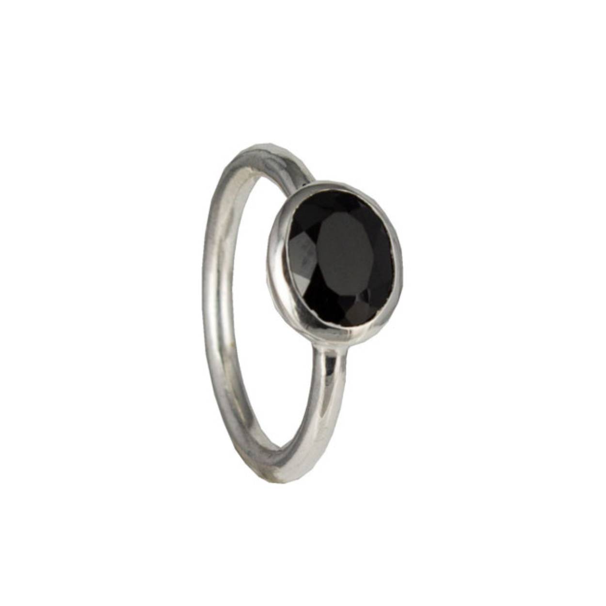 ring zilver met ovale facet geslepen steen van 7x9mm