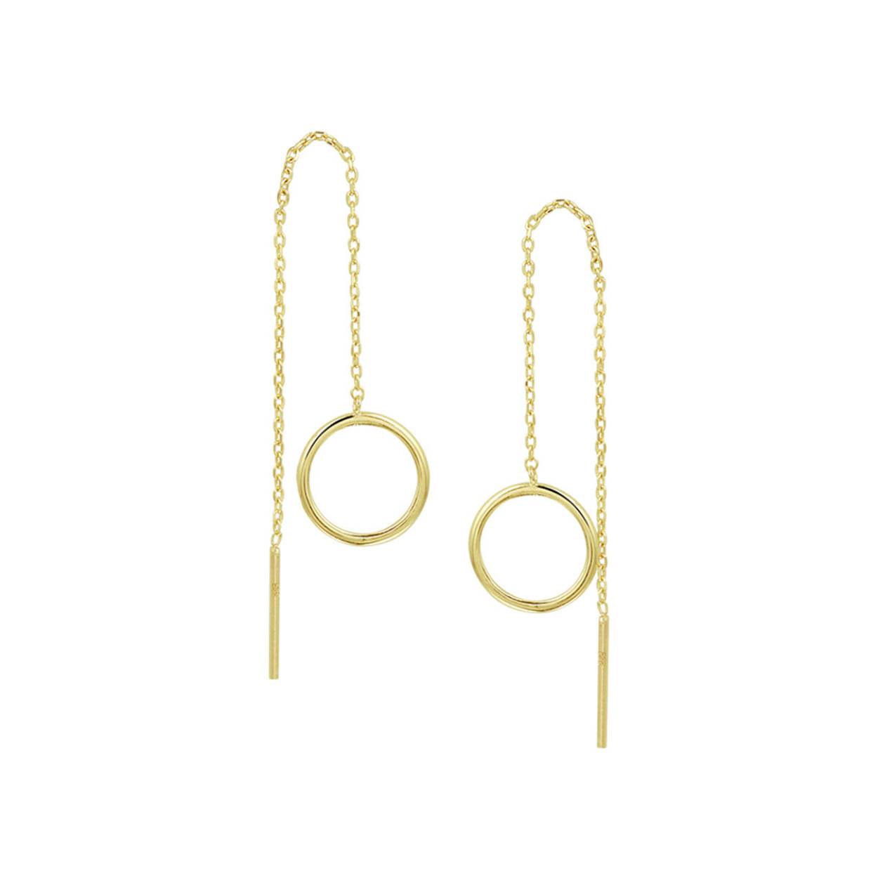 Geelgouden doortrekoorbellen met een totale hoogte van 6.7cm en een door een anker schakel verbonden rondje van 9mm. De oorsieraden zijn goed te combineren met bijpassende sieraden uit onze collectie