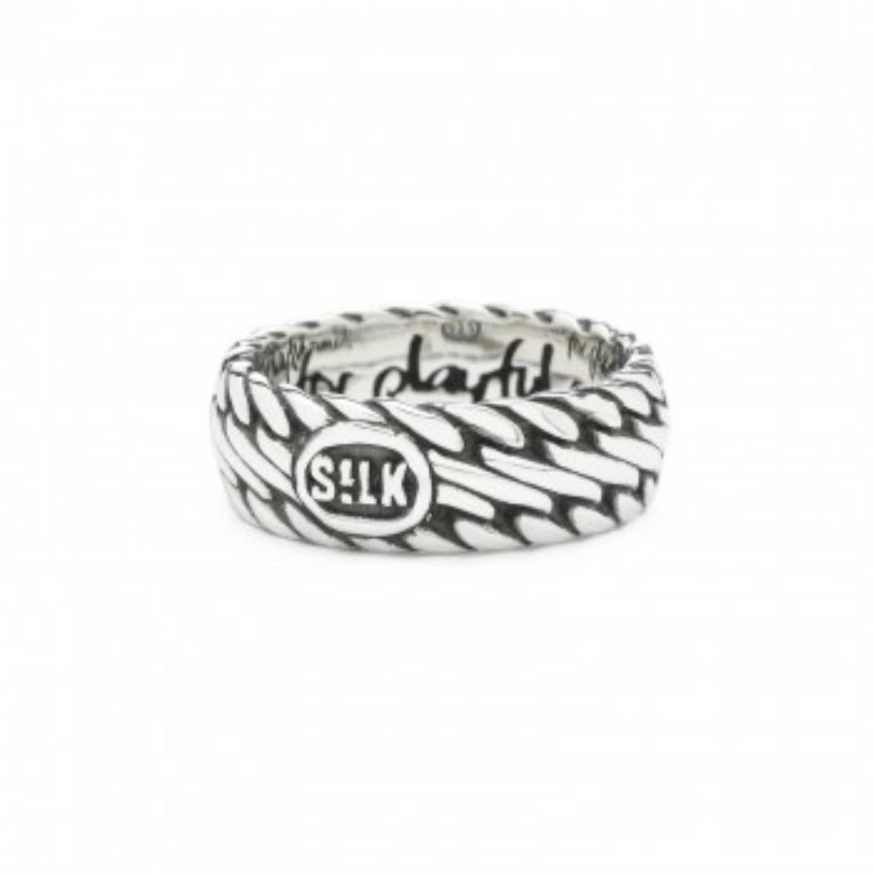 Deze smalle fijn gevlochten ring behoort tot de iconische Weave Collectie, de meest uitgebreide serie van de SILK collectie.