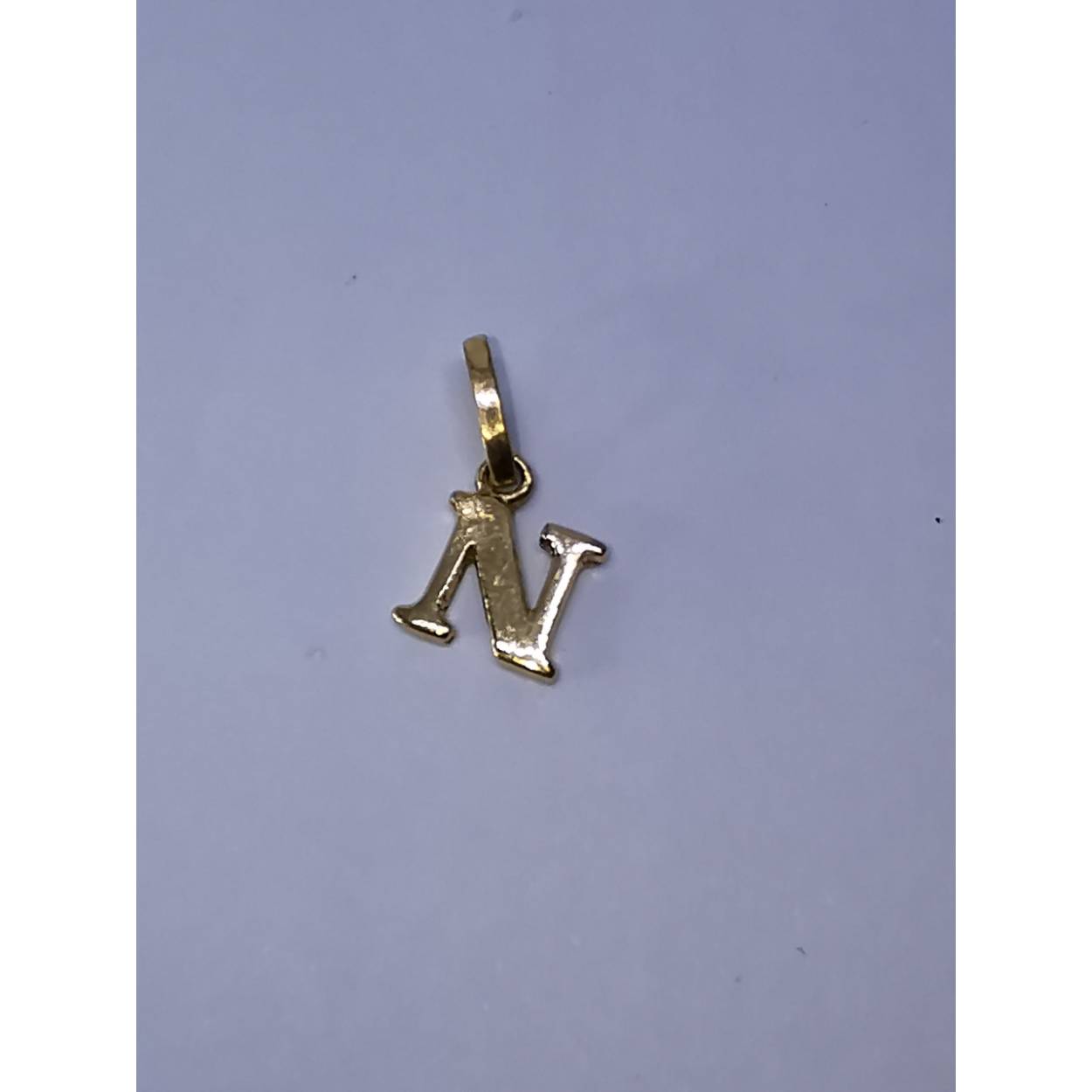 18 karaat geel gouden letter N hanger.