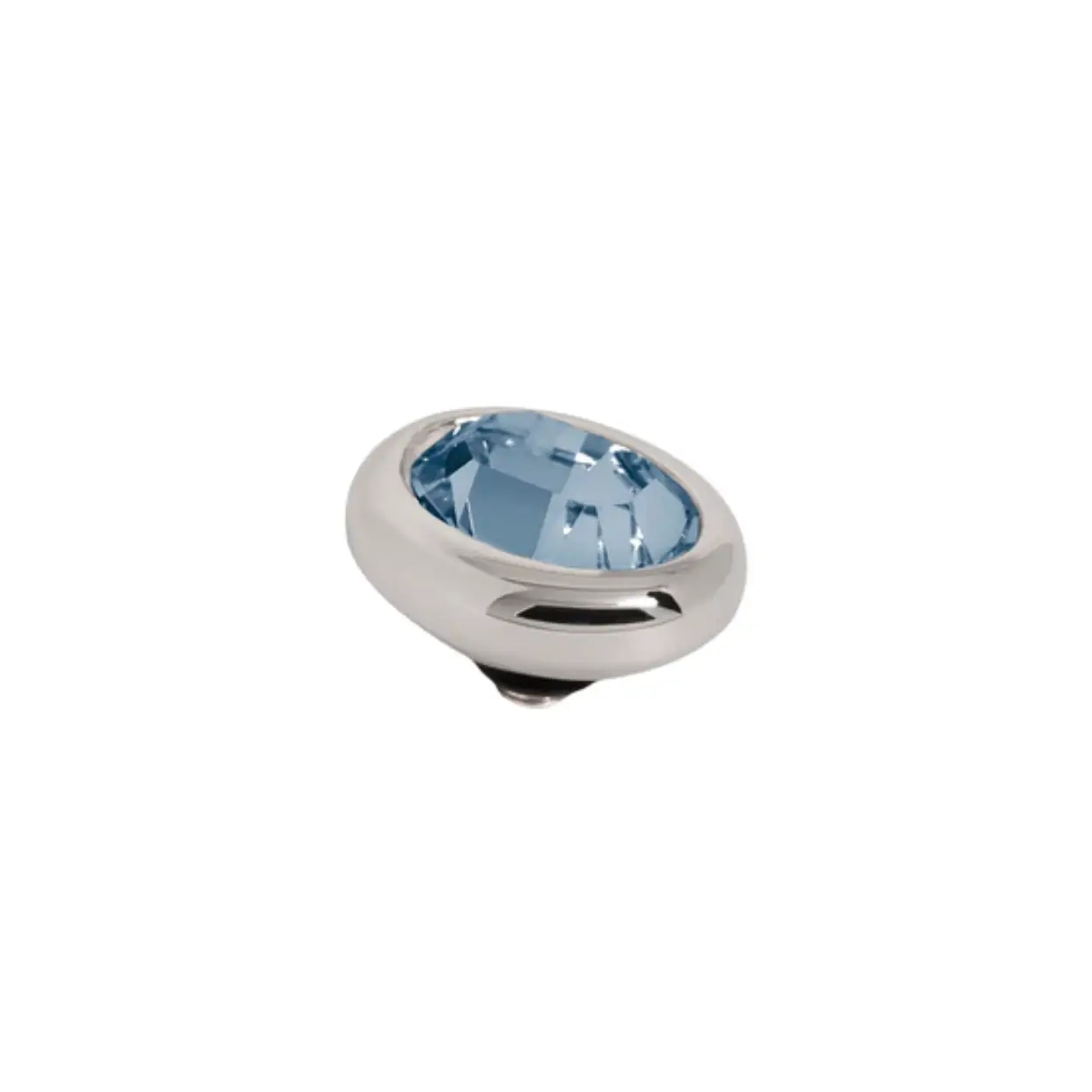 Het Melano Twisted Oval steentjeis een sprankelend steentje met een ovale vorm. Dit steentje is fantastisch om te gebruiken in een ring stack. De zetting is vervaardigd uit edelstaal en het steentje zelf uit zirkonia.