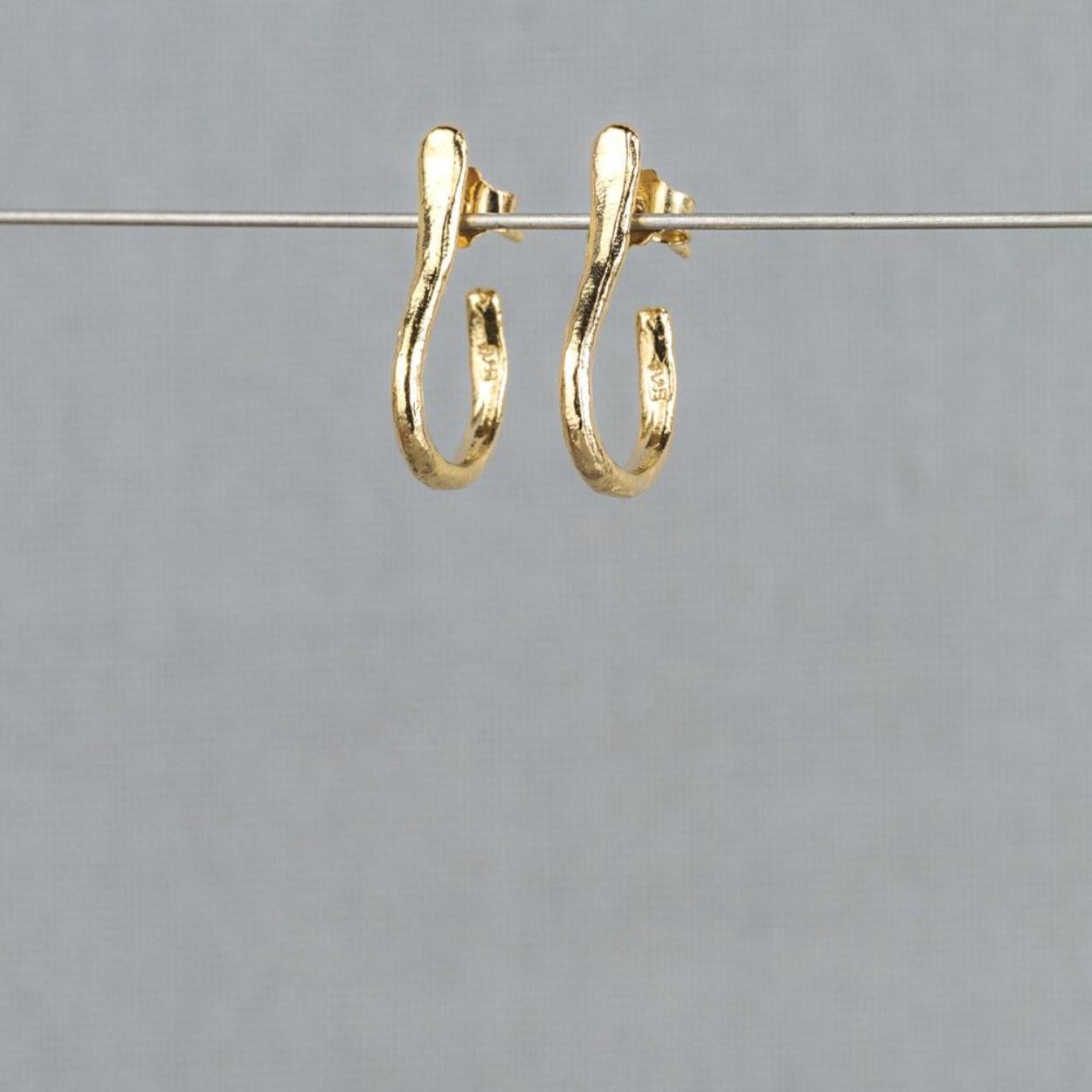 Oorhanger gemaakt van zilver verguld. Combineer deze oorbel met een mooi collier, armband en ring van Jéh Jewels voor een complete look!