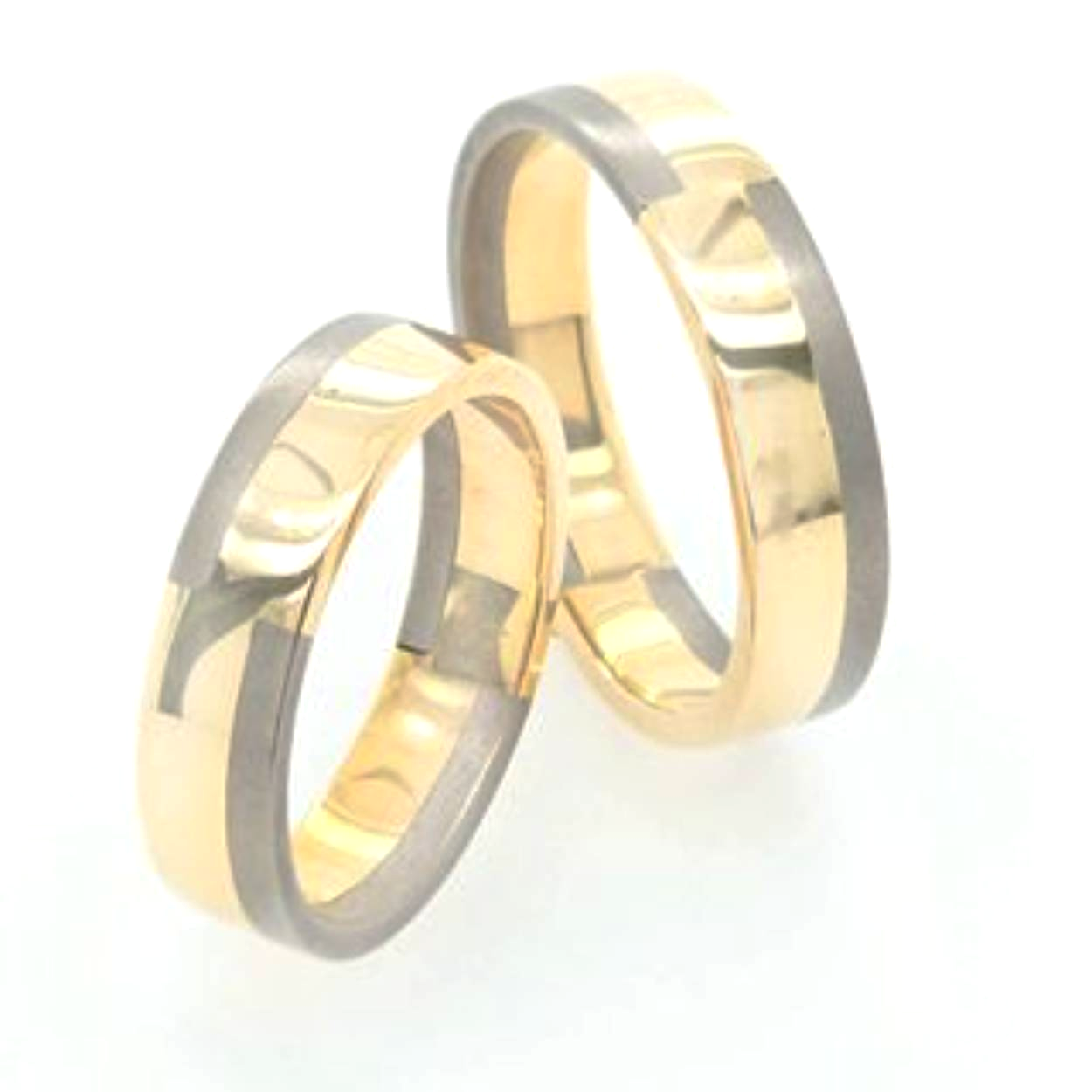 titanium/gouden ring gehoekt