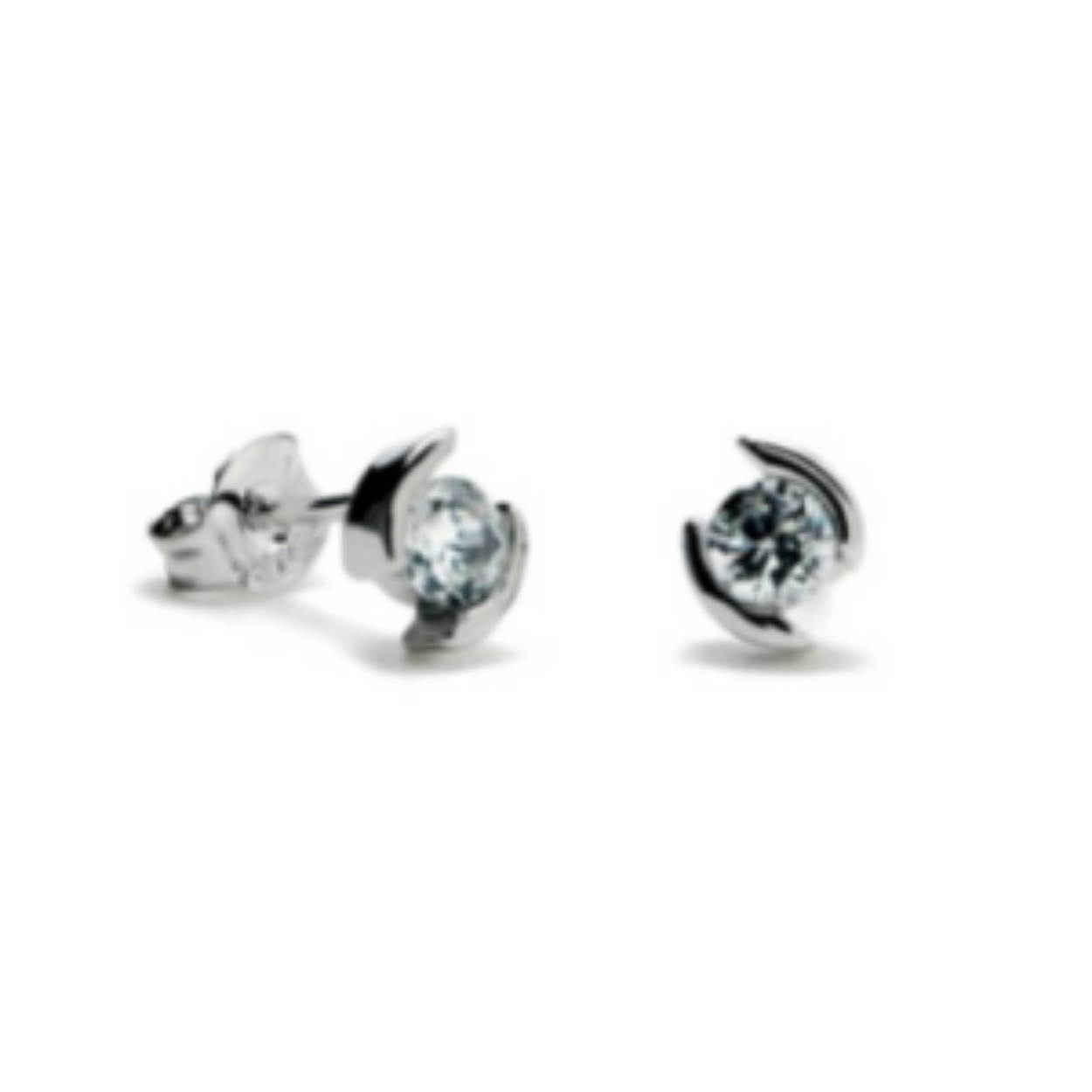 ZILVEREN OORBELLEN HALF MAAN EN ZIRCONIA DESIGN