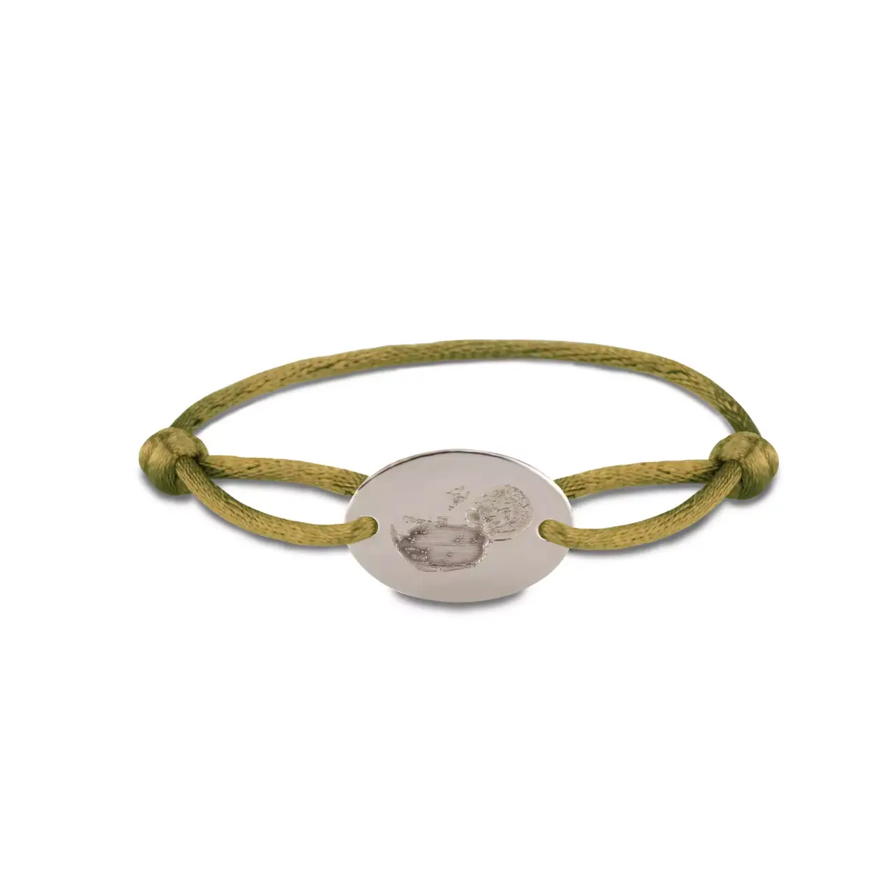 Satijn/ Zilveren armband met zilveren oval disk. Op deze disk is een laser gravure mogelijk.  Kleuren van de satijnen bandjes staan op de foto. Of u een geboorte, graveer plaatje of een gedenk sieraad wil, vraag naar de mogelijkheden.
Aquamarine, Sapphire, Smoke Quartz, Emerald, Peridot, Agate, Garnet, Carneool, Gold, Tourmaline, Morganite, Jade, Amethist, Onyx en Pearl.
