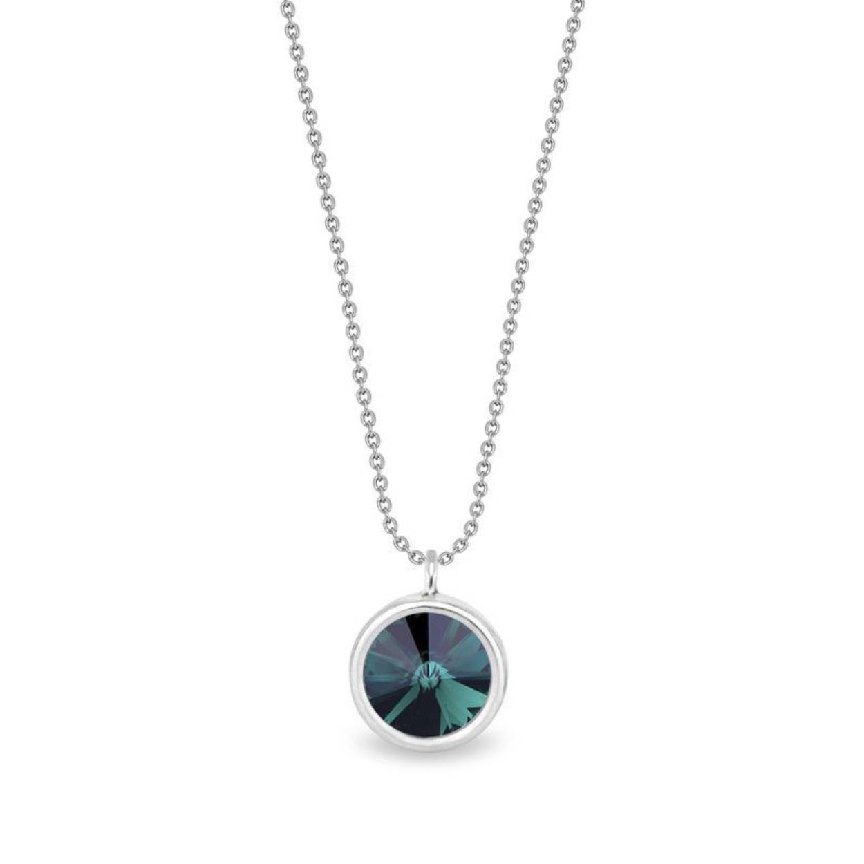 Maak je looks compleet met deze prachtige Birthday Necklace  van SPARK Jewelry voor dames. De kleur Smaragd staat voor de maand April.

Mooie zilveren anker schakel ketting met zilveren hanger met een groen, facetgeslepen Swarovski kristal (ø6mm) waar achter een rond zilveren plaatje zit. Aan het einde van de ketting hangt groene facetgeslepen Swarovski kristal.
De necklace is gemaakt van 925 sterling zilver. Om een mooie glans te behouden zijn alle sieraden van Spark gerhodineerd.

Maak je look helemaal af door te combineren met de Earrings. Small Bonbon Birthday Studs Smaragd KR1122SS29EM
