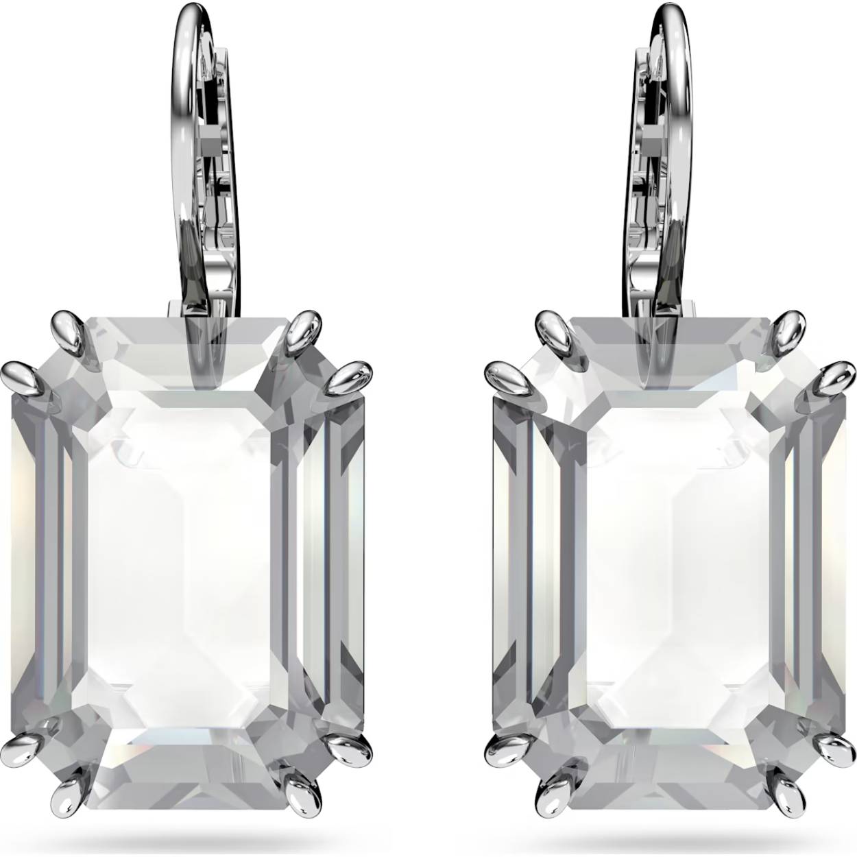 Deze elegante oorbellen vormen een tijdloze aanvulling op uw dagelijkse outfits. Het design is voorzien van achthoekig geslepen kristallen in een veelzijdige witte kleur en is afgewerkt met een strakke zetting met rodium toplaag. Combineer met andere sieraden uit de Millenia lijn voor een maximaal effect. Deze oorbellen maken onderdeel uit van de Millenia lijn en zijn ontworpen voor Collection III.