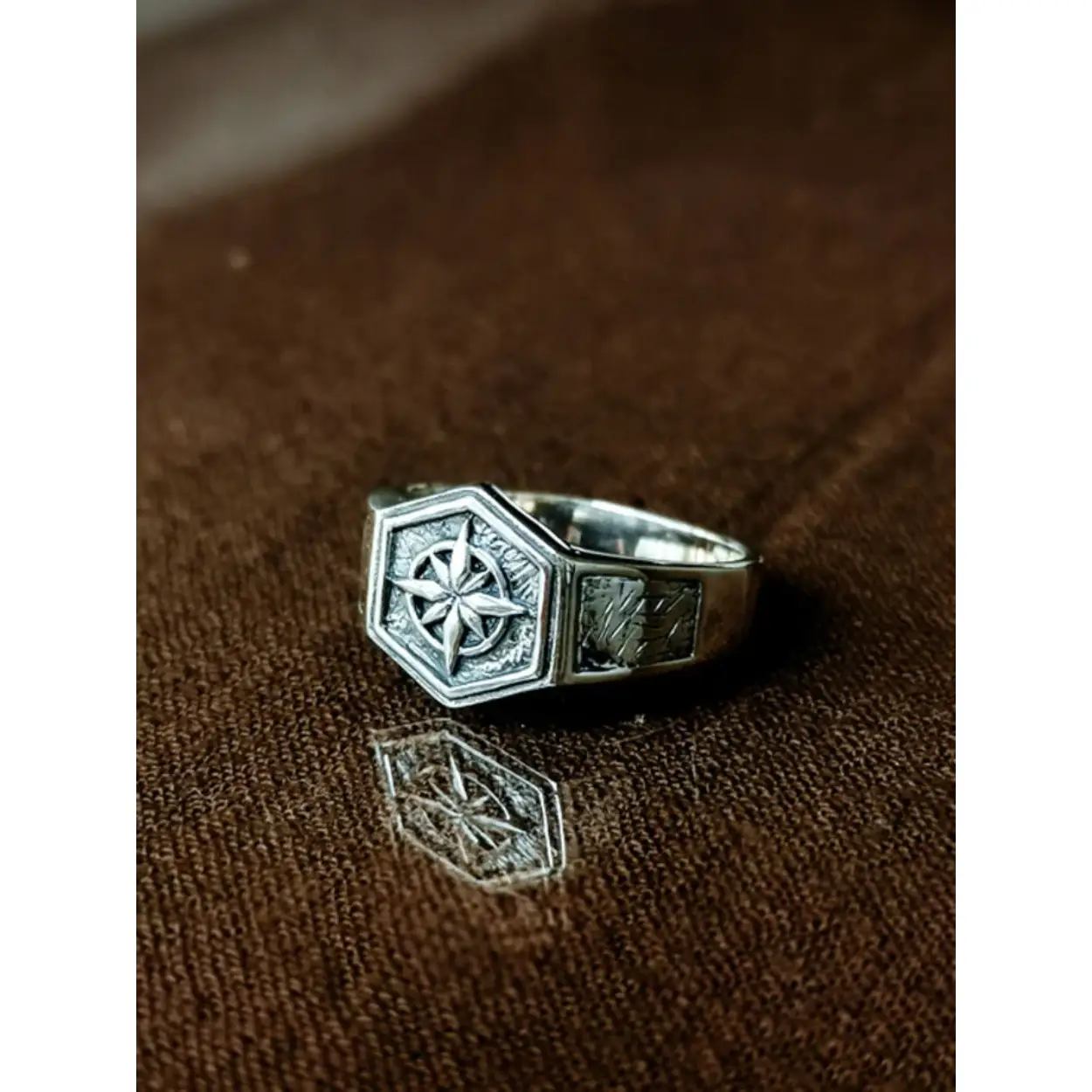Taj Amsterdam ring met kompas Othli